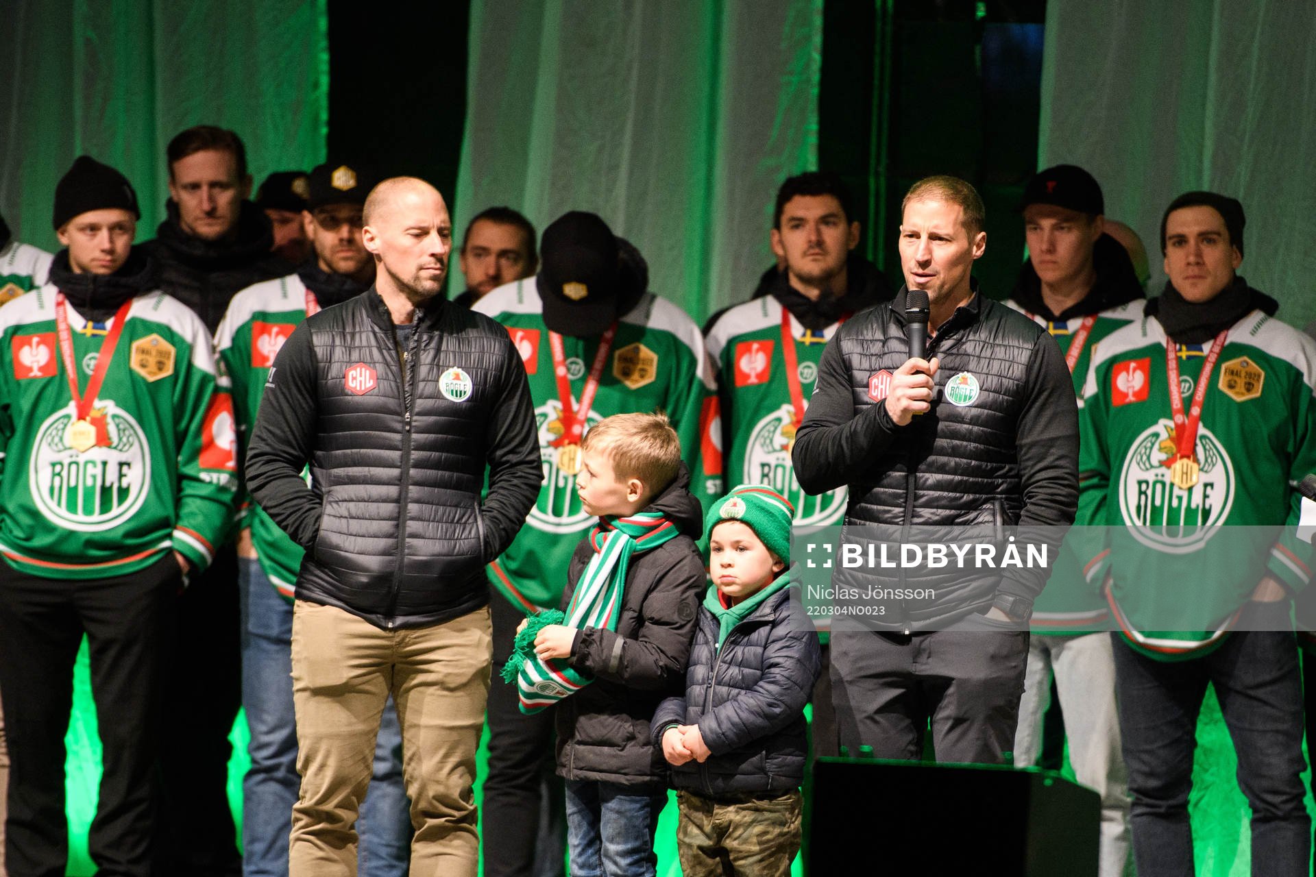 Rögles spelare, sportchef Chris Abbott och tränare Cam