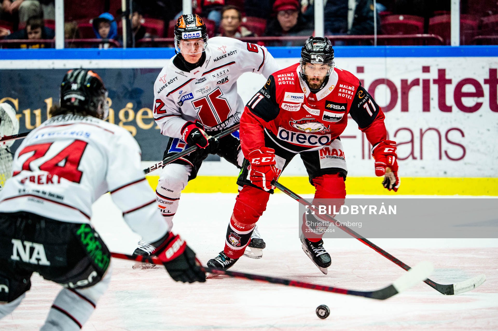 Malmö Redhawks Markus Lauridsen mot Örebros Robert Leino