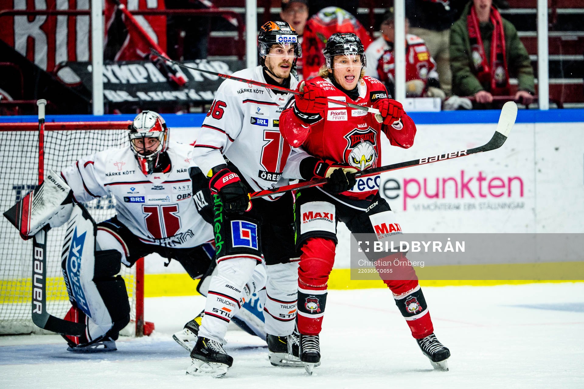 Malmö Redhawks Marcus Sylvegård mot Örebros Emil Larsson