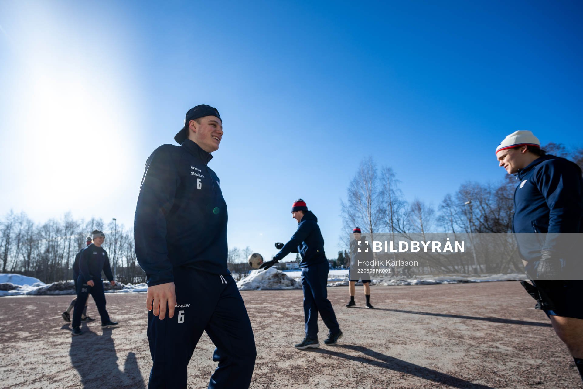Linköpings Craig Shira värmer upp