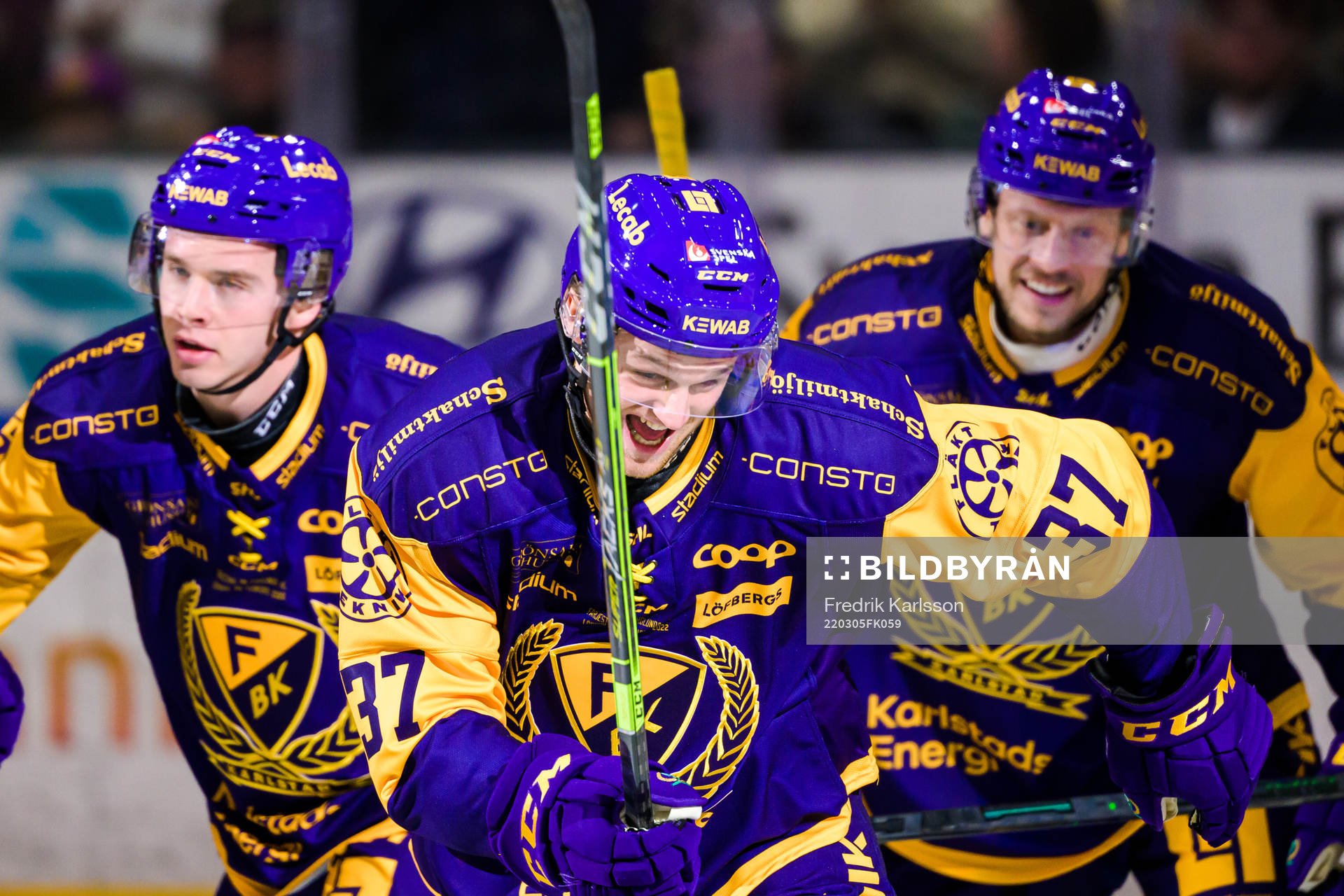 Färjestads Adam Ginning jublar