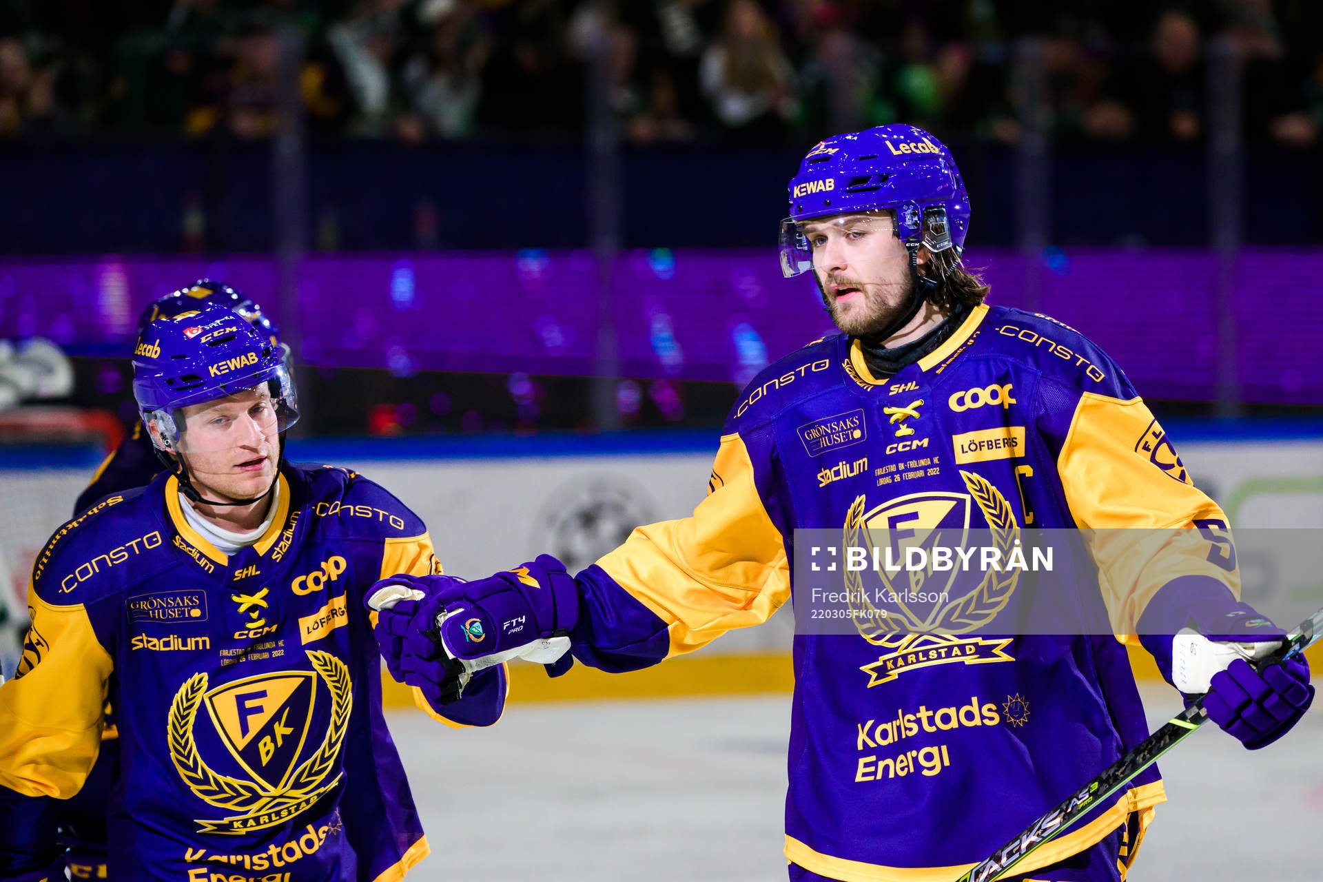 Färjestads Marcus Nilsson och Linus Johansson jublar