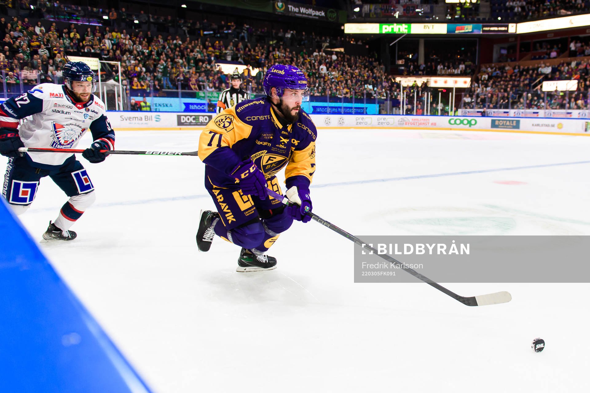 Linköpings Markus Modigs och Färjestads Jesse Virtanen