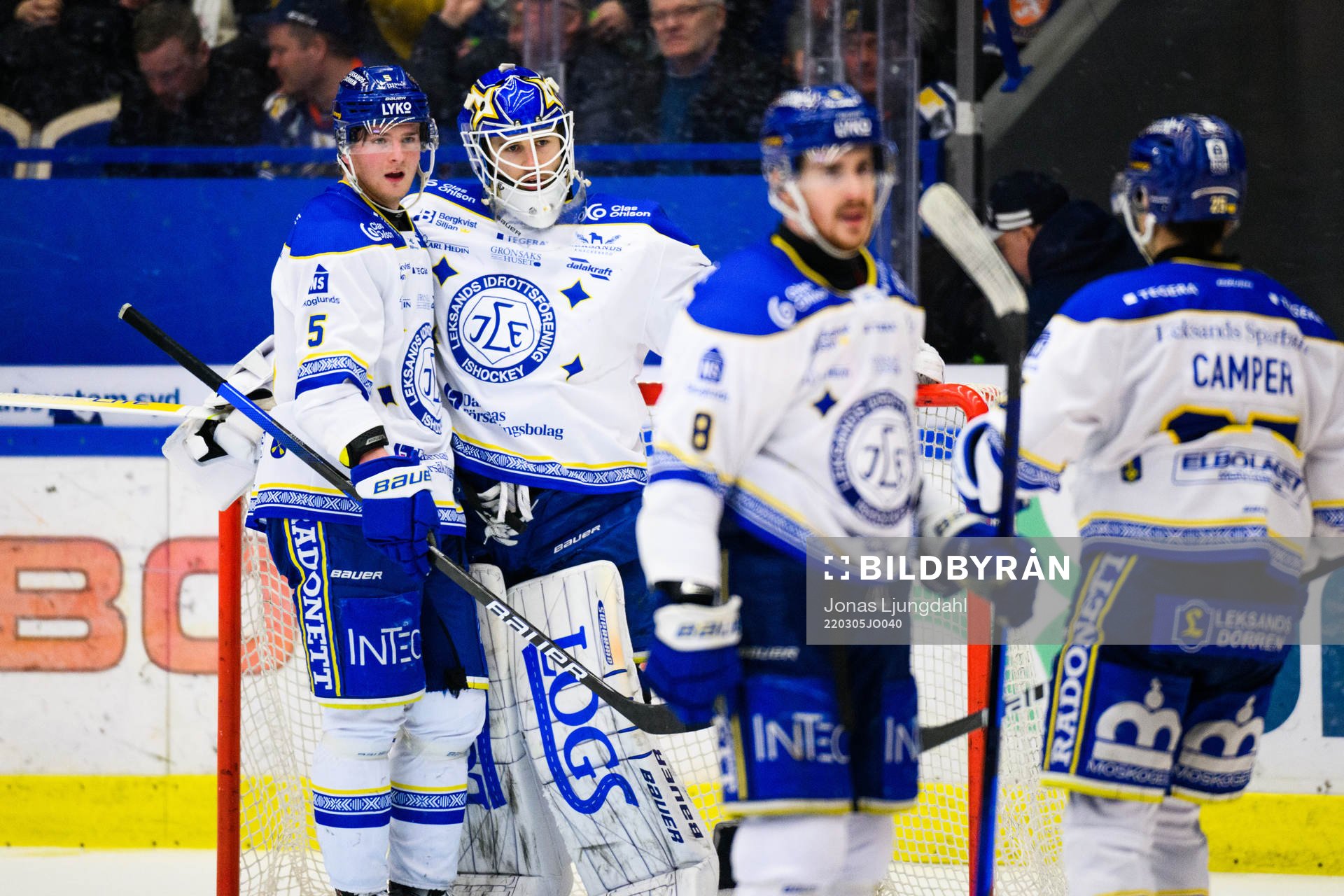 Leksands Calle Själin och målvakt Kasimir Kaskisuo jublar