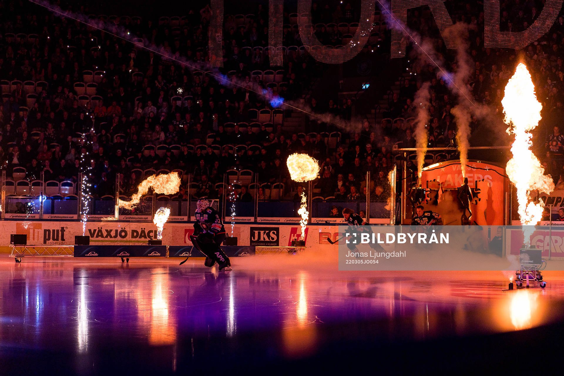 Växjös intro före ishockeymatchen i SHL mellan Växjö