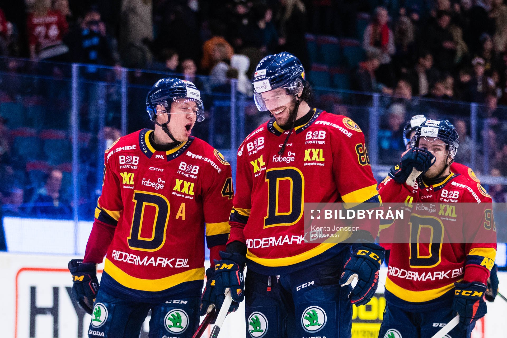 Djurgårdens Rhett Rakhshani och Eric Gelinas jublar