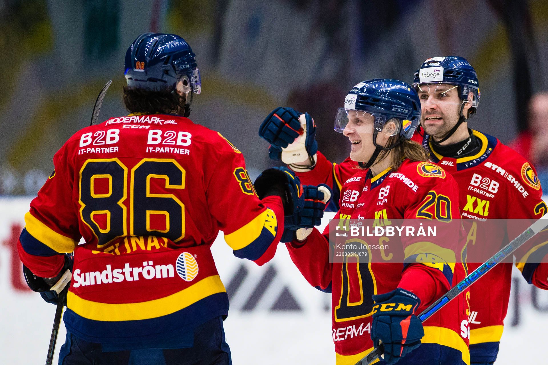 Djurgårdens Eric Gelinas och Marcus Sörensen jublar