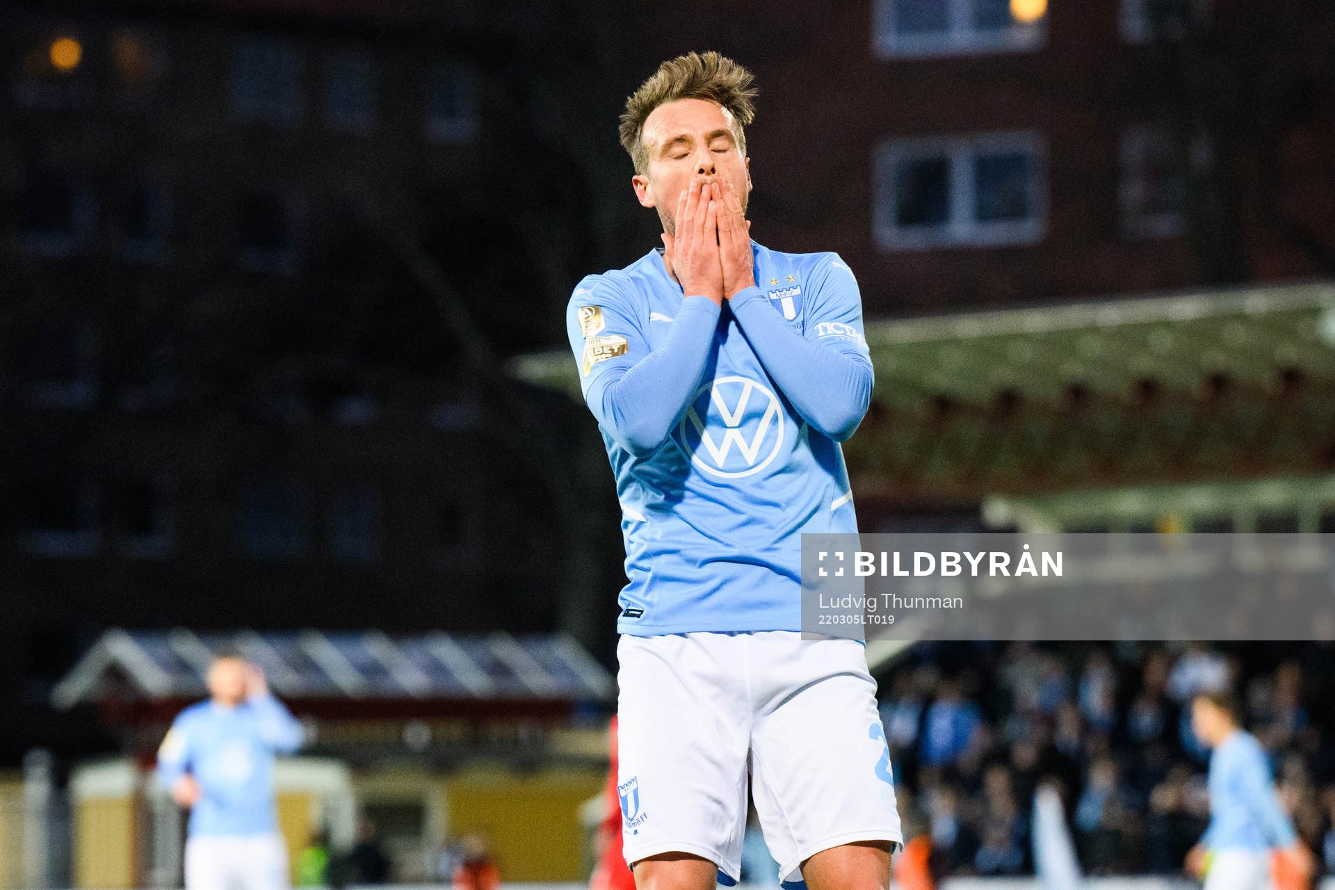 Malmö FFs Eric Larsson deppar