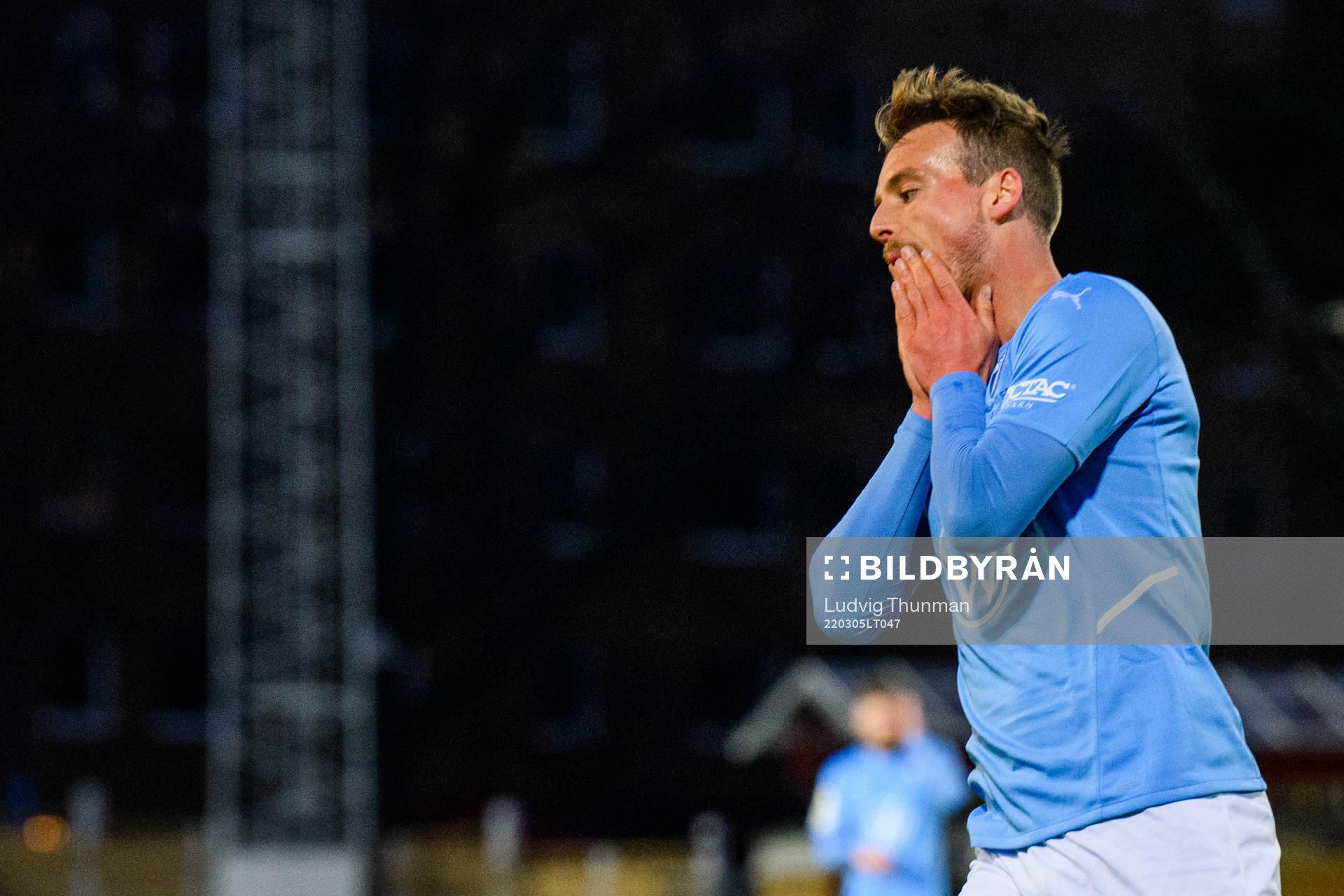 Malmö FFs Eric Larsson deppar