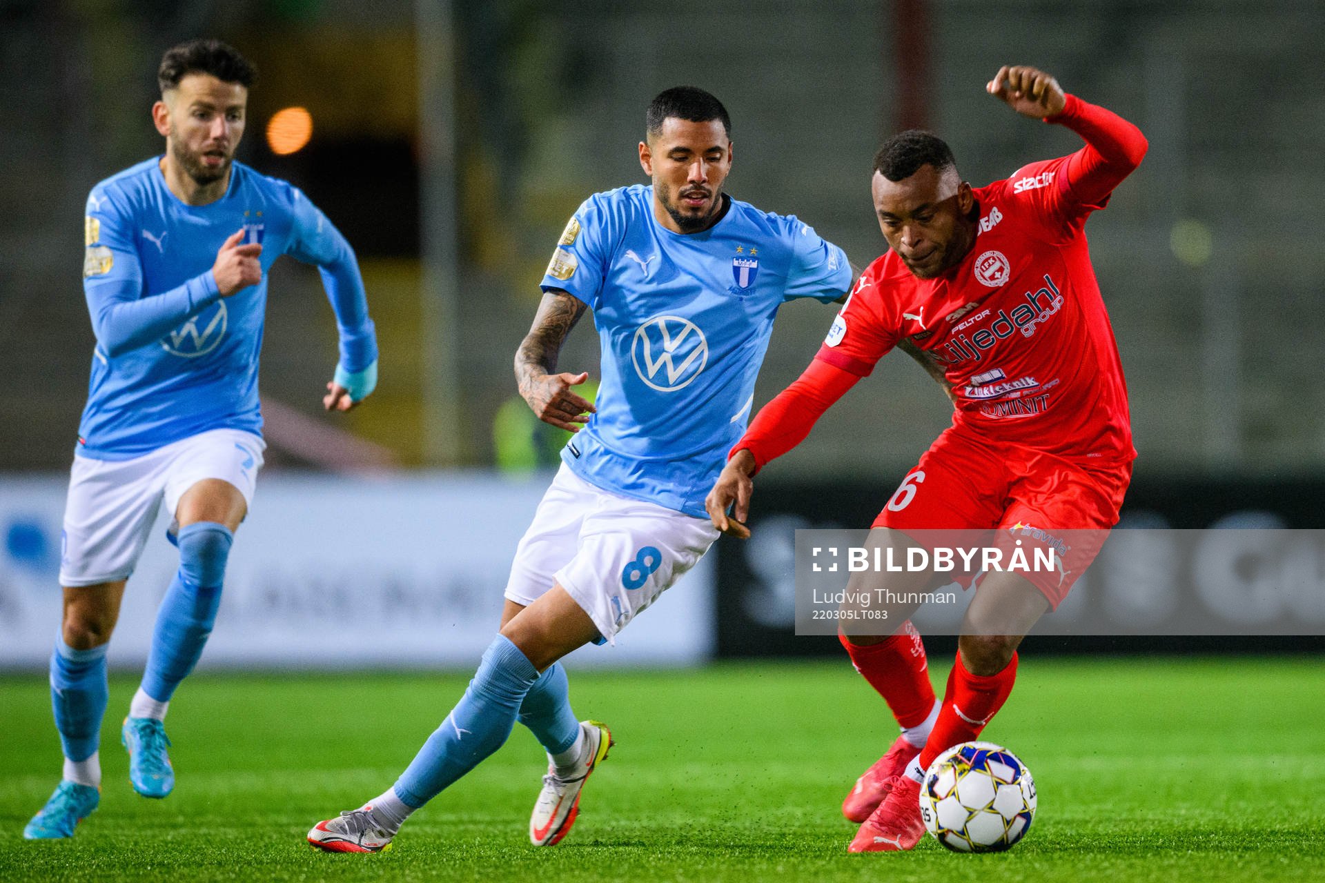 Malmö FFs Sergio Pena och Värnamos Abdussalam Magashy
