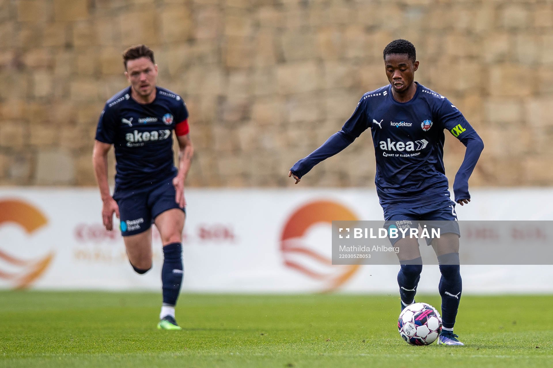 Viljormur Davidsen and Joseph Amoako of Helsingborg