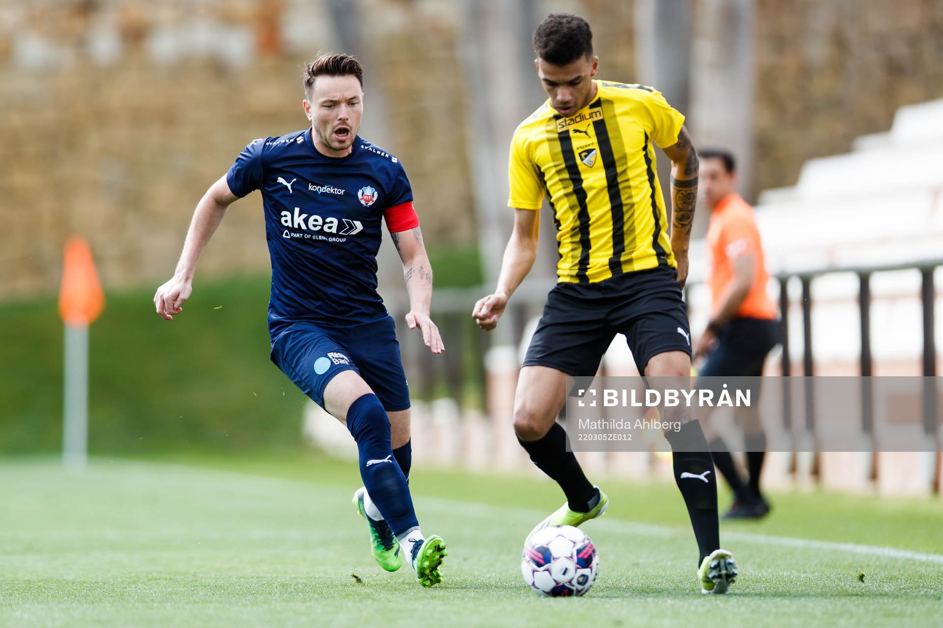 Viljormur Davidsen of Helsingborg and Rui Modesto of Honka
