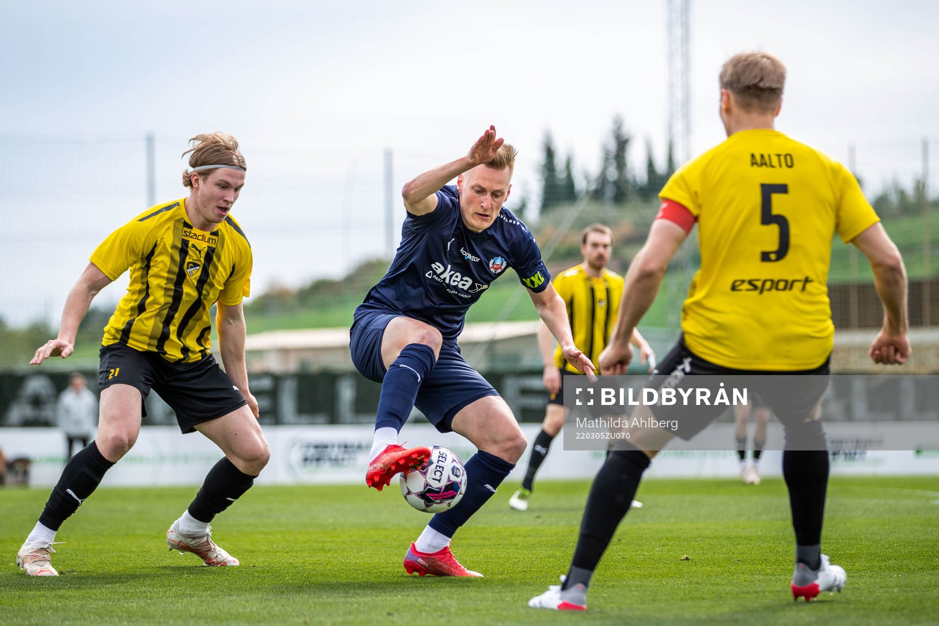 Ville Koski of Honka and Rasmus Karjalainen of Helsingborg