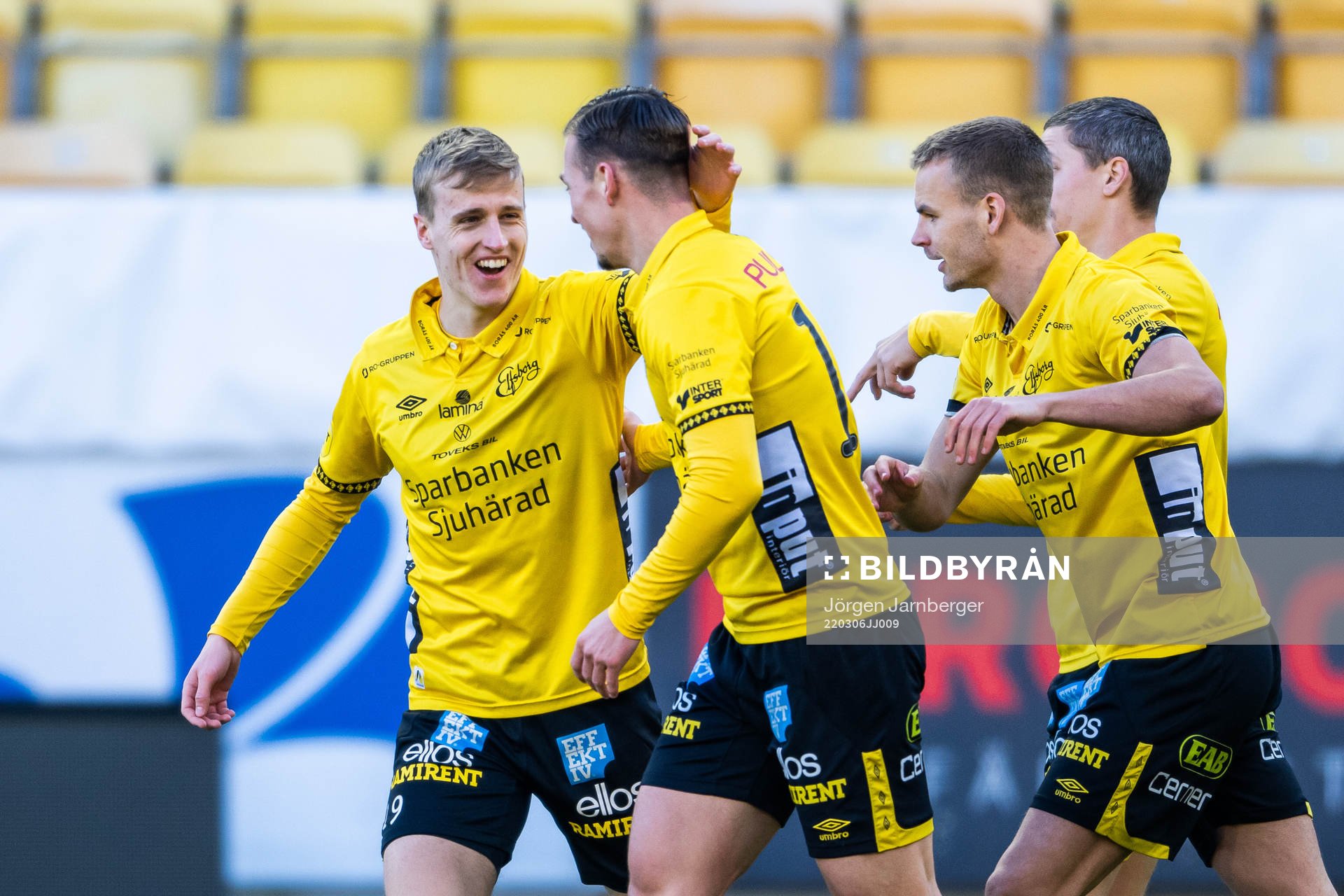 Elfsborgs Jeppe Møldrup Okkels jublar med lagkamrater