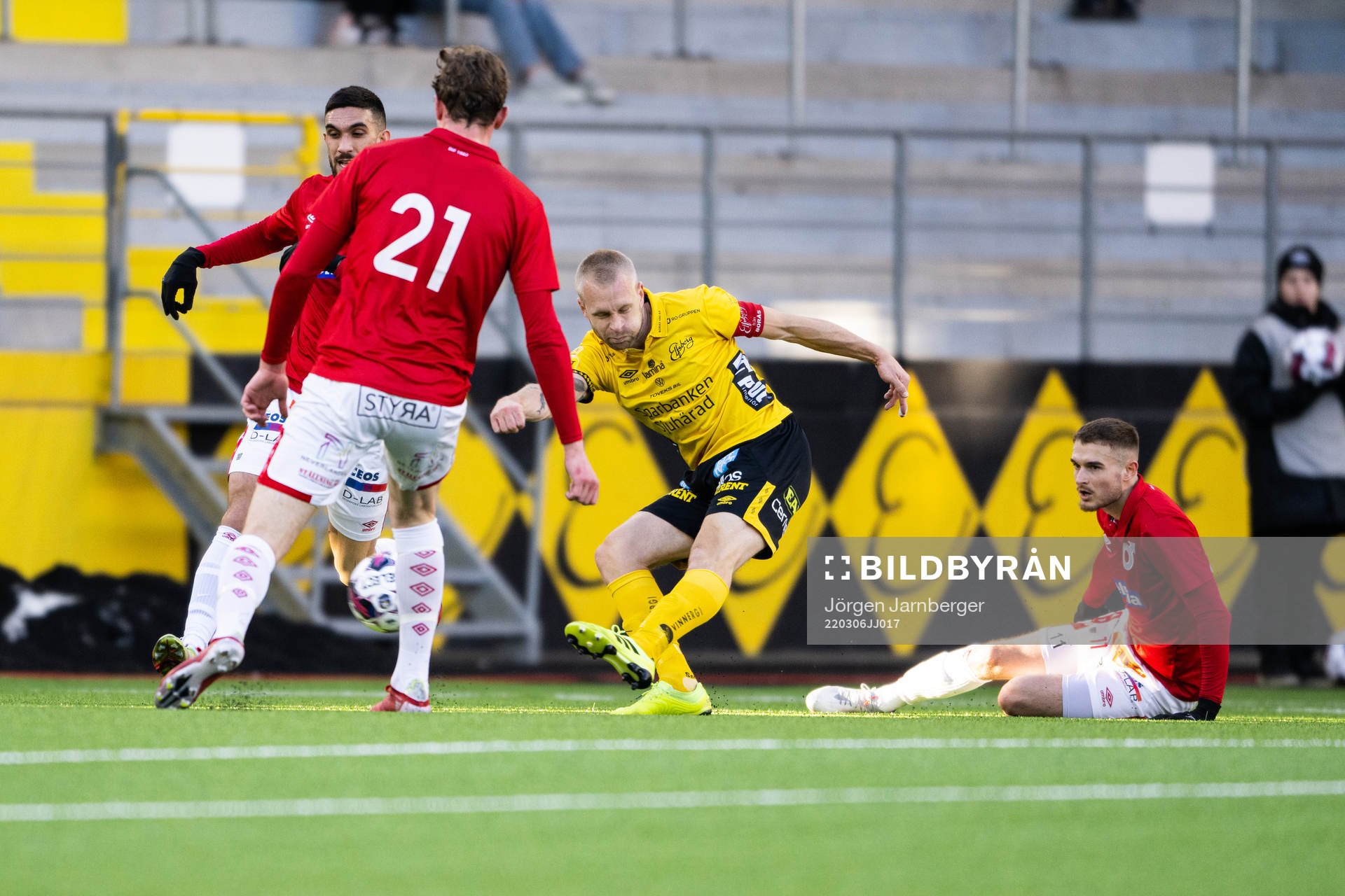 Elfsborgs Johan Larsson och Degerfors Christos Gravius