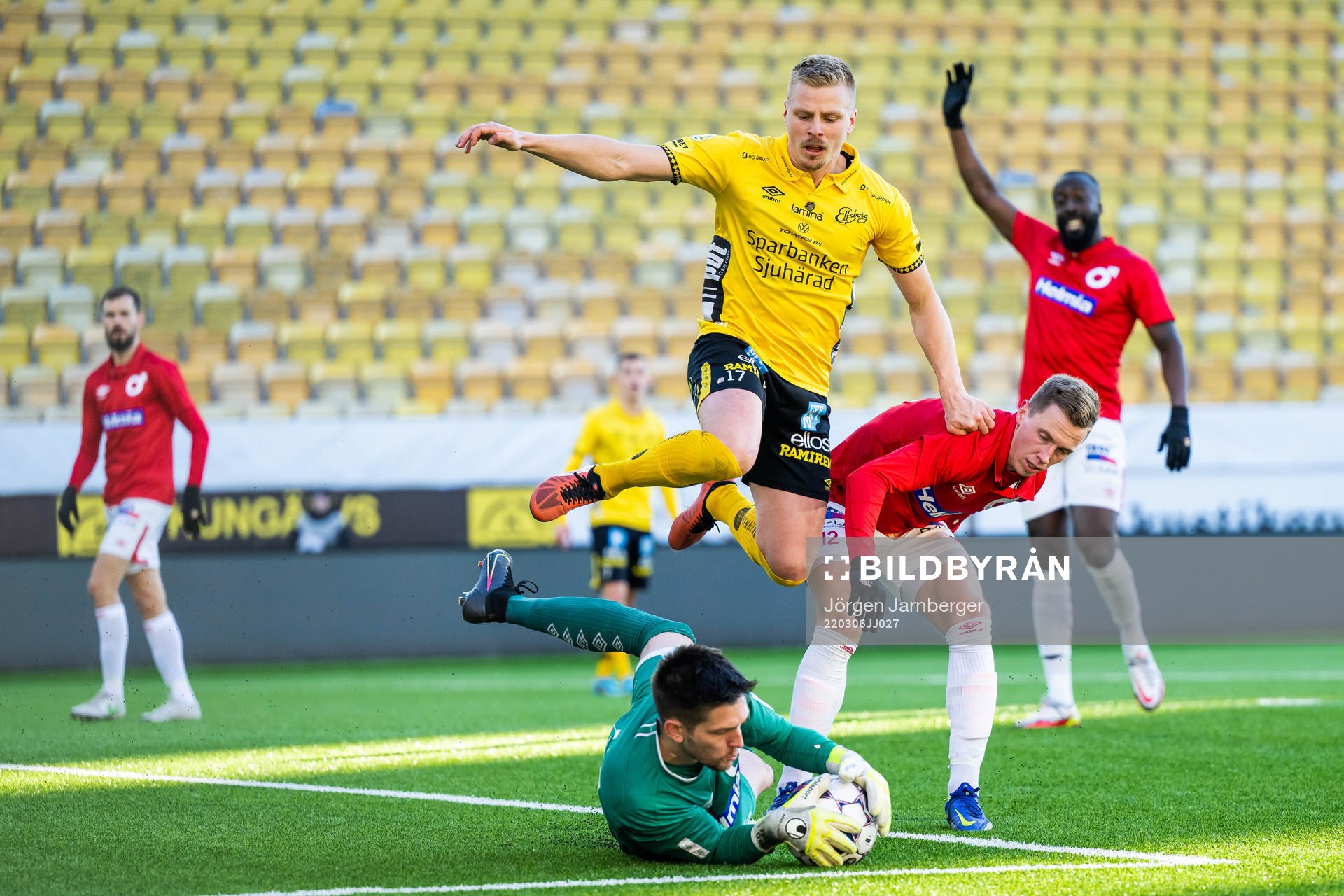 Degerfors Erik Lindell och målvakt Jeffrey Gal