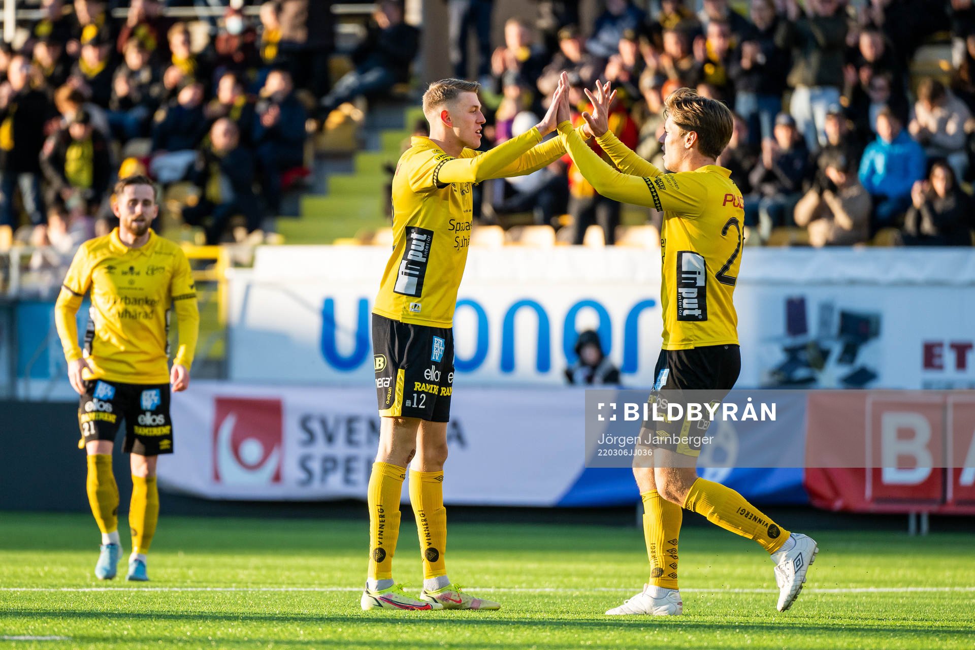 Elfsborgs Alexander Bernhardsson och Oliver Zandén jublar