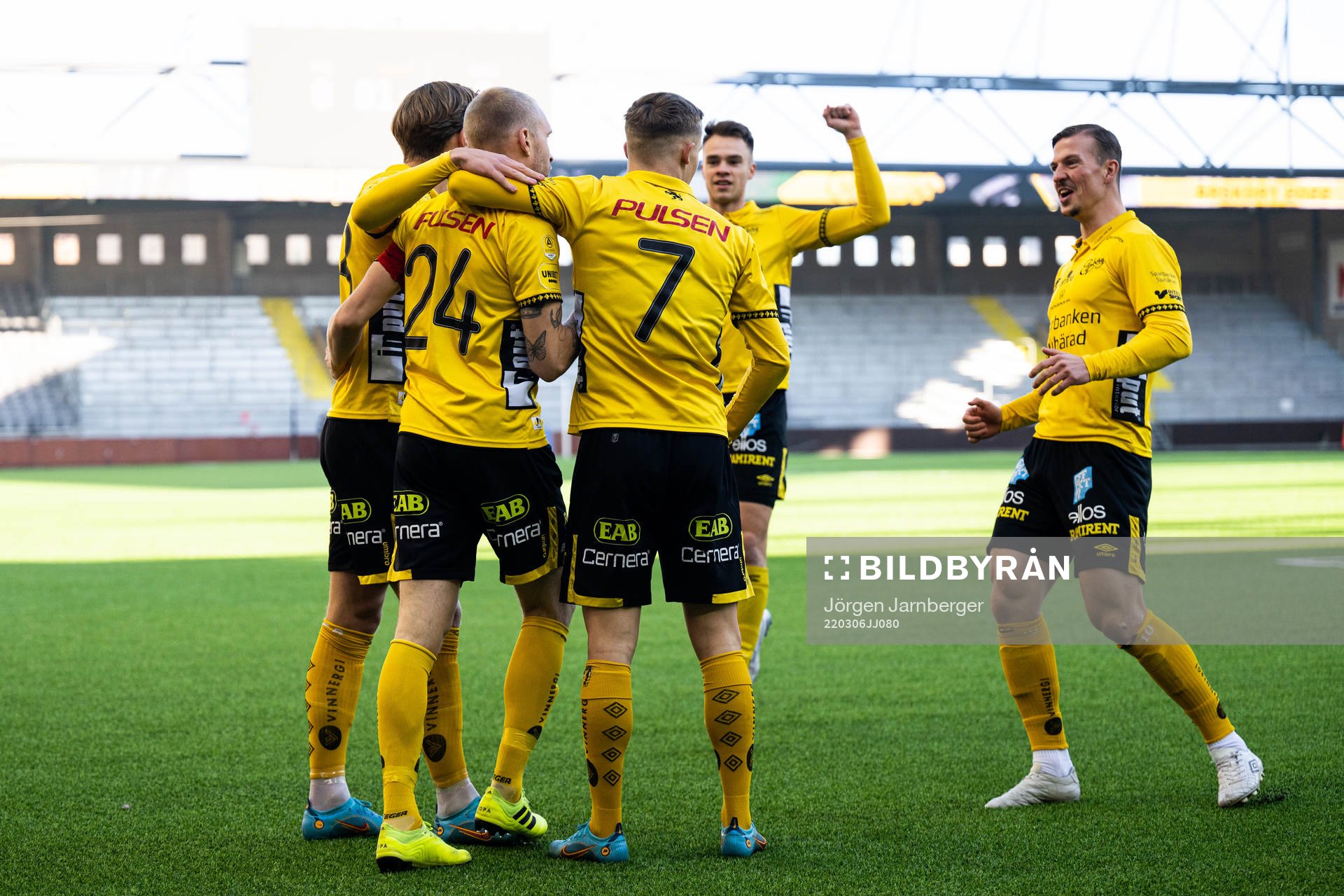 Elfsborgs Johan Larsson kramas om av lagkamraterna