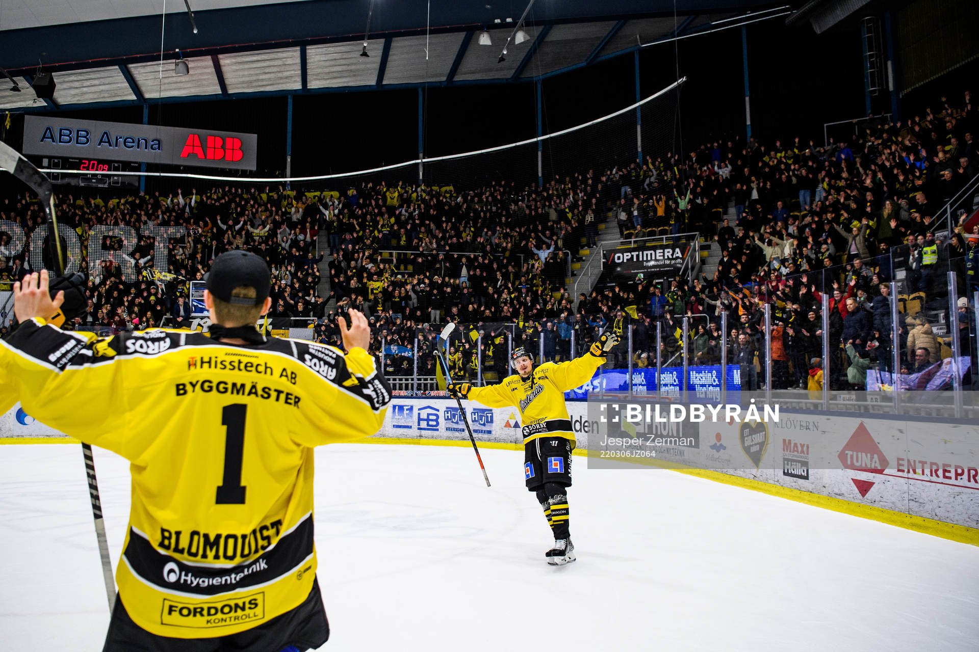 Västerås Jimmie Jansson Lorek  jublar framför kacken