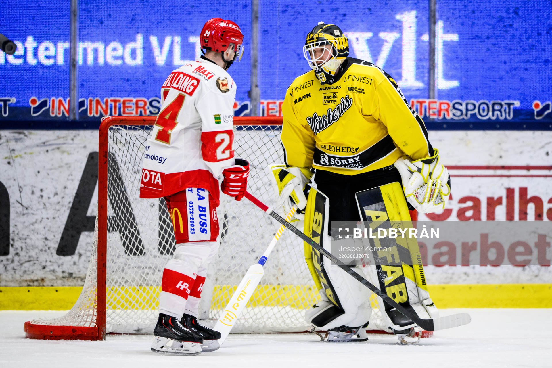 Troja/Ljungbys Joakim Hillding och Västerås målvakt