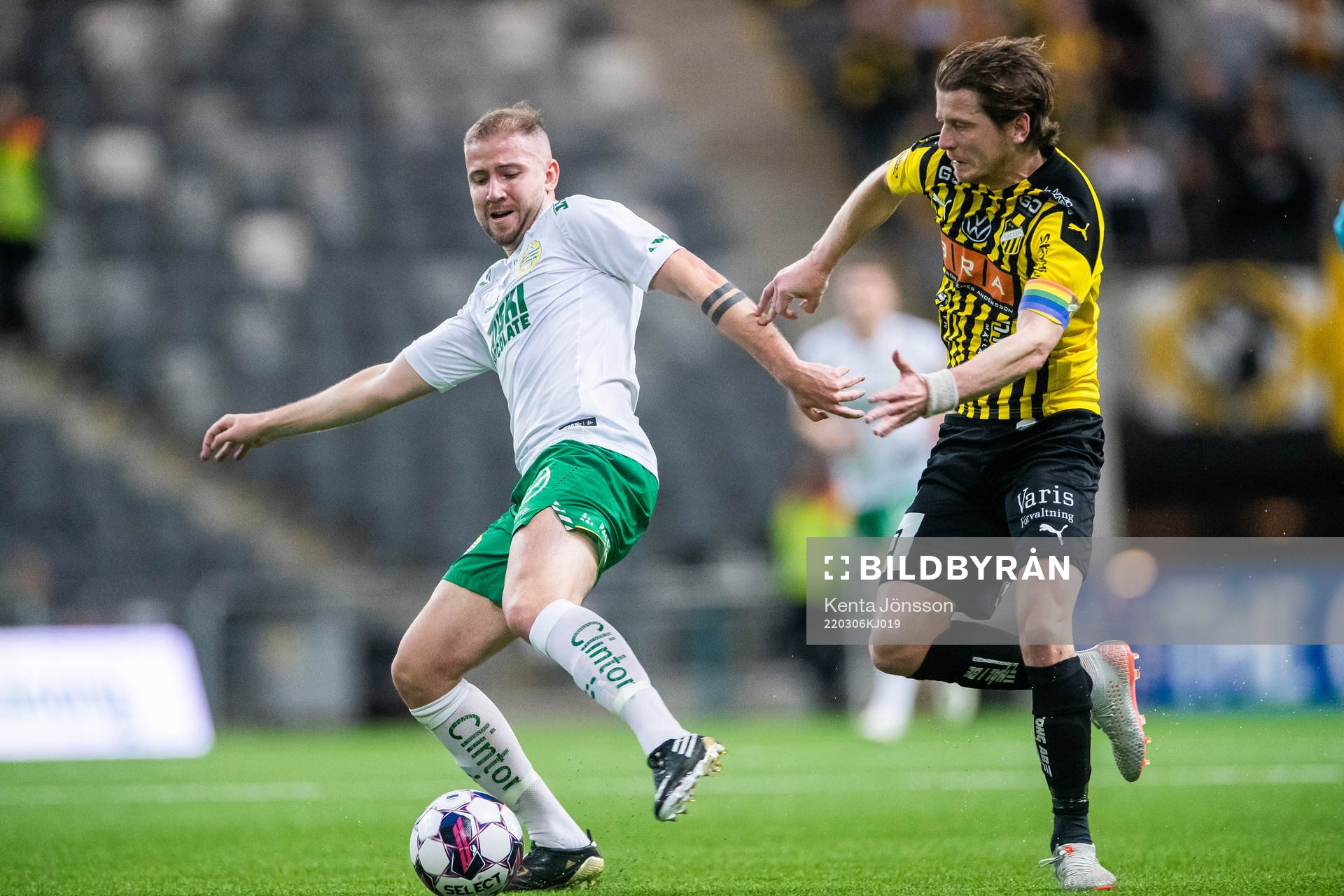 Hammarbys Darijan Bojanic och Häckens Erik Friberg