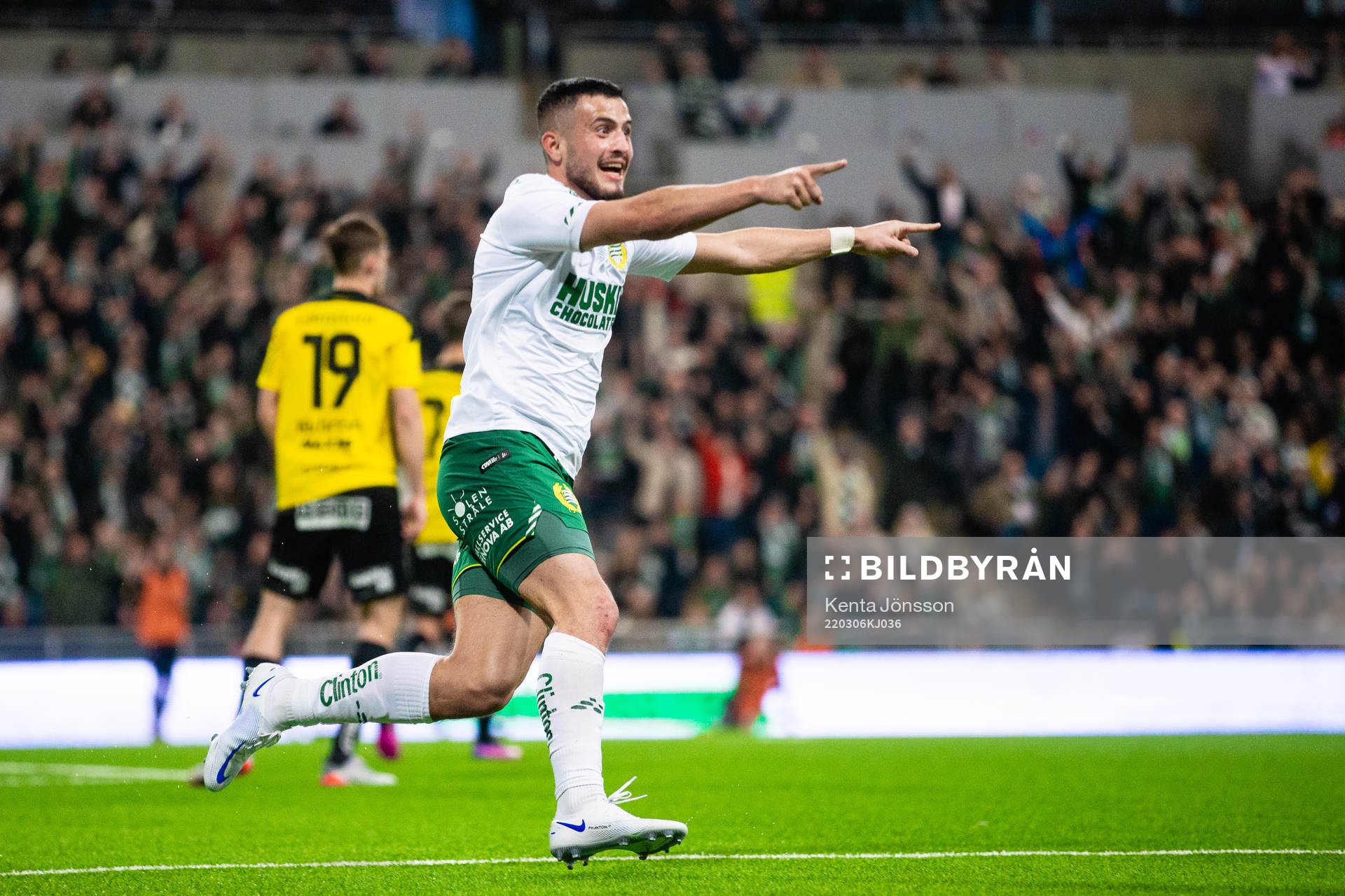 Hammarbys Astrit Selmani jublar