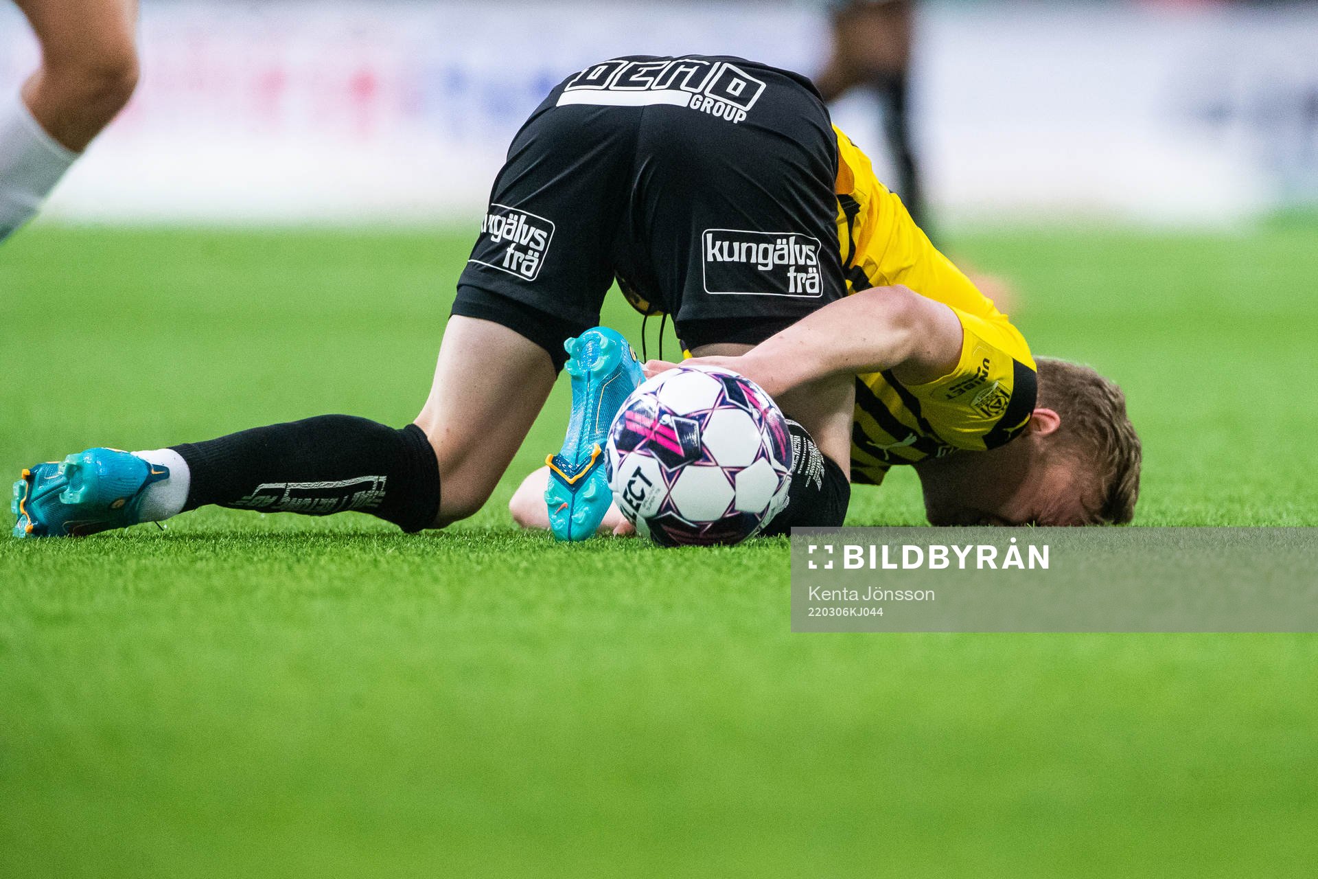Häckens Tomas Totland har ont