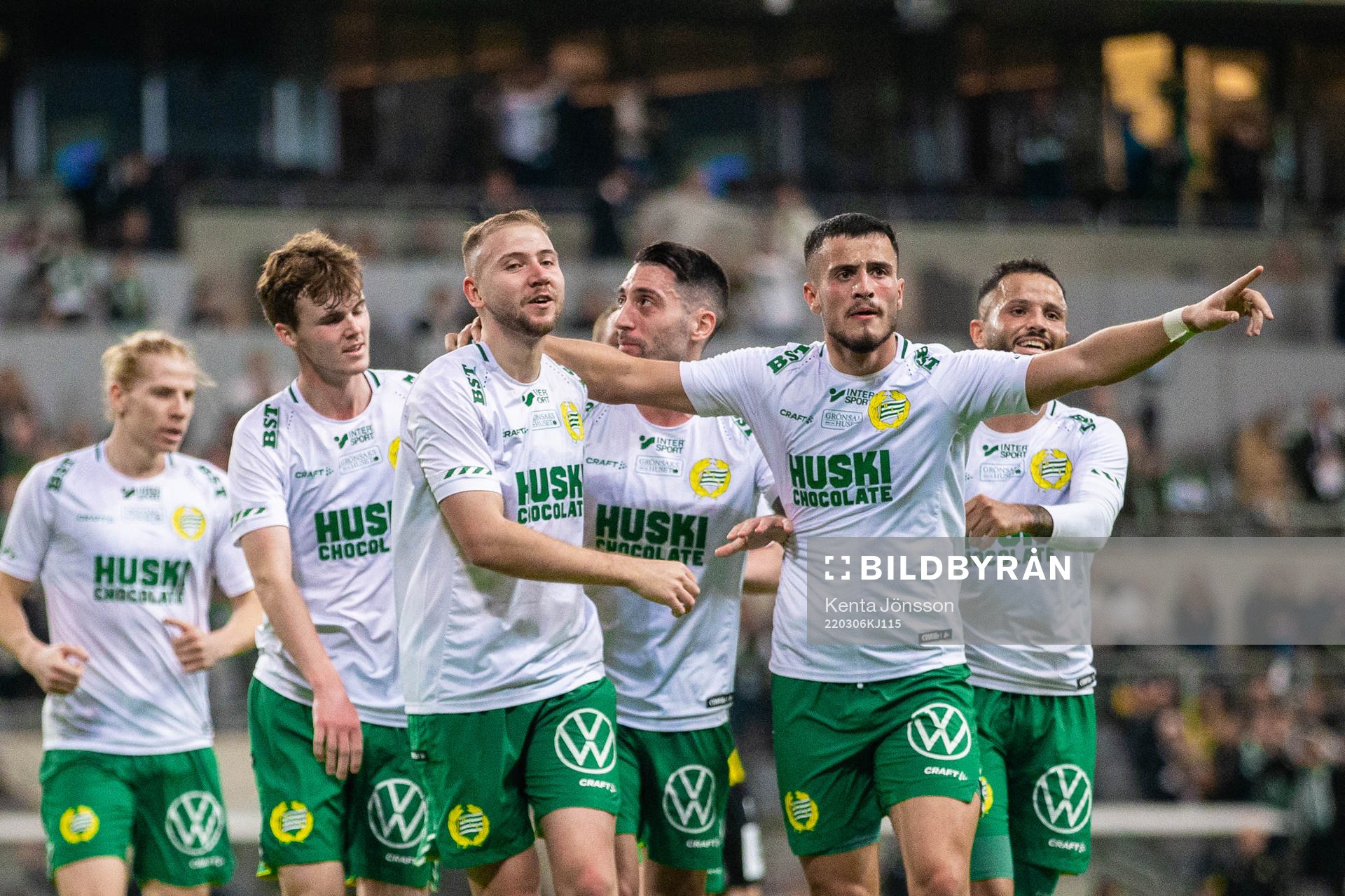 Hammarbys Darijan Bojanic jublar med Astrit Selmani