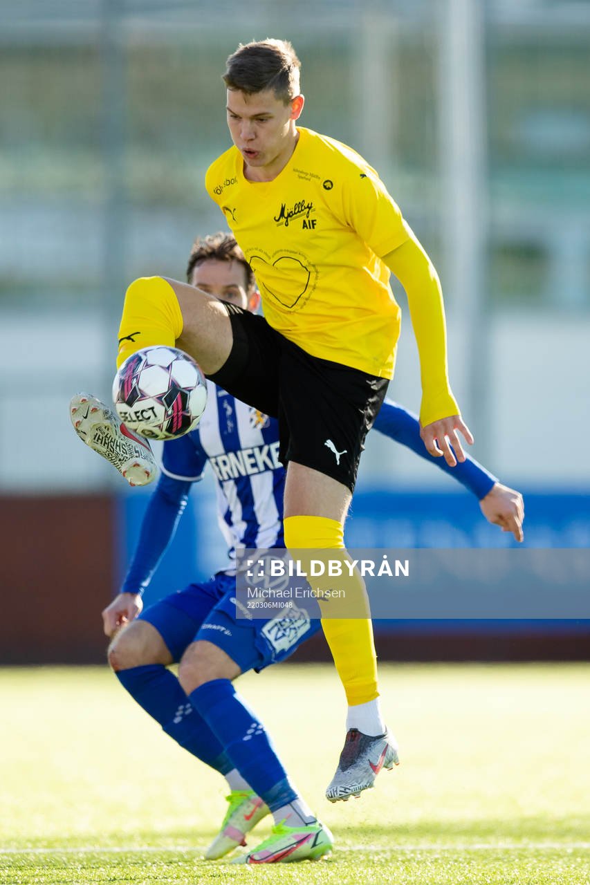 IFK Göteborgs Emil Salomonsson och Mjällbys Taylor