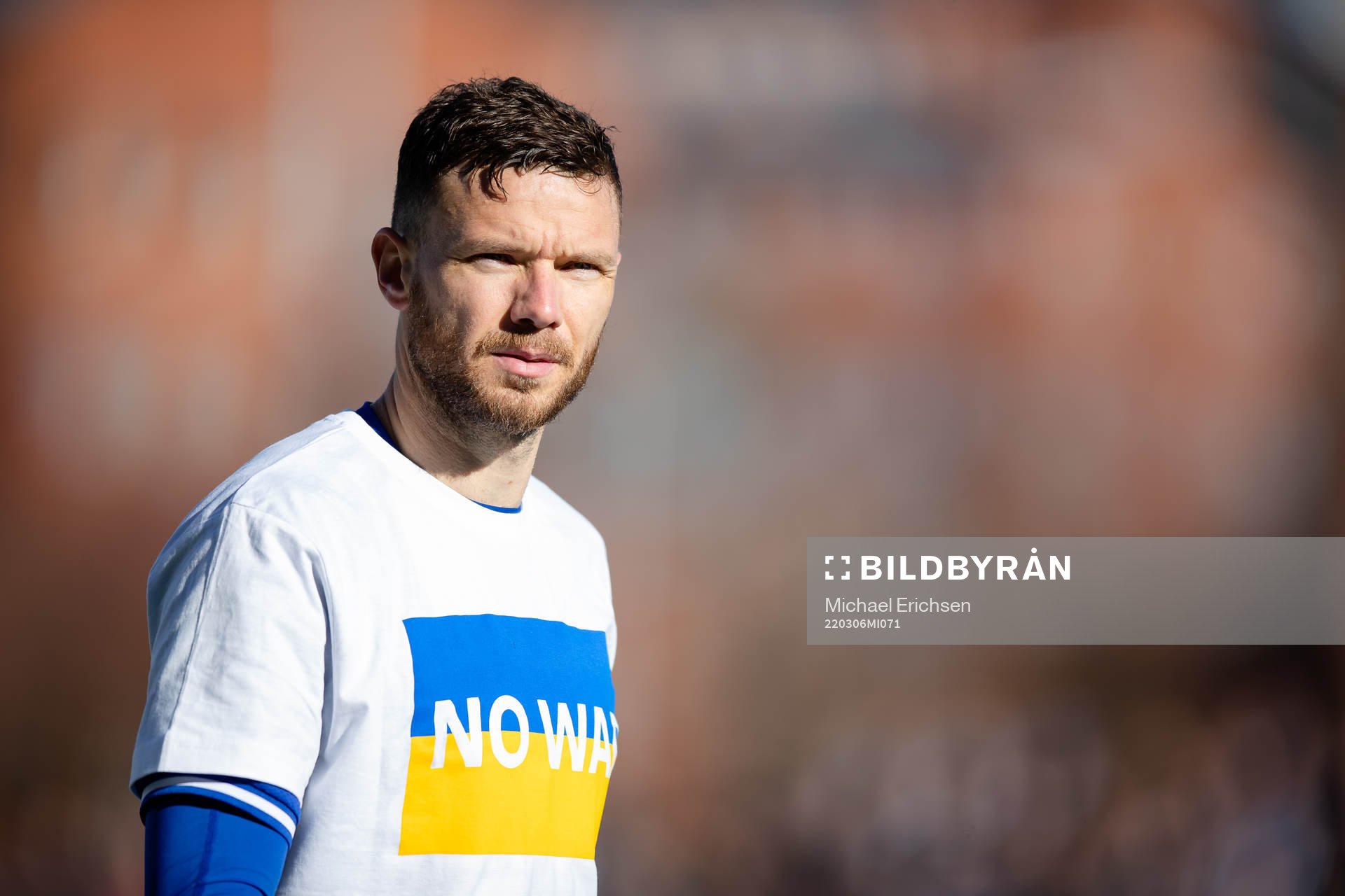IFK Göteborgs Marcus Berg gör entré iklädda t-shirts med