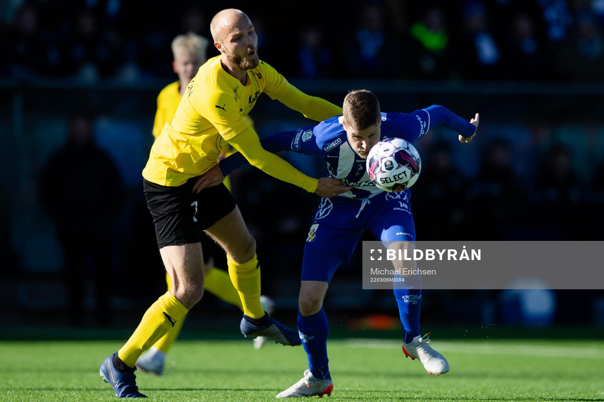 Mjällbys Viktor Gustafson och IFK Göteborgs Gustaf Norlin