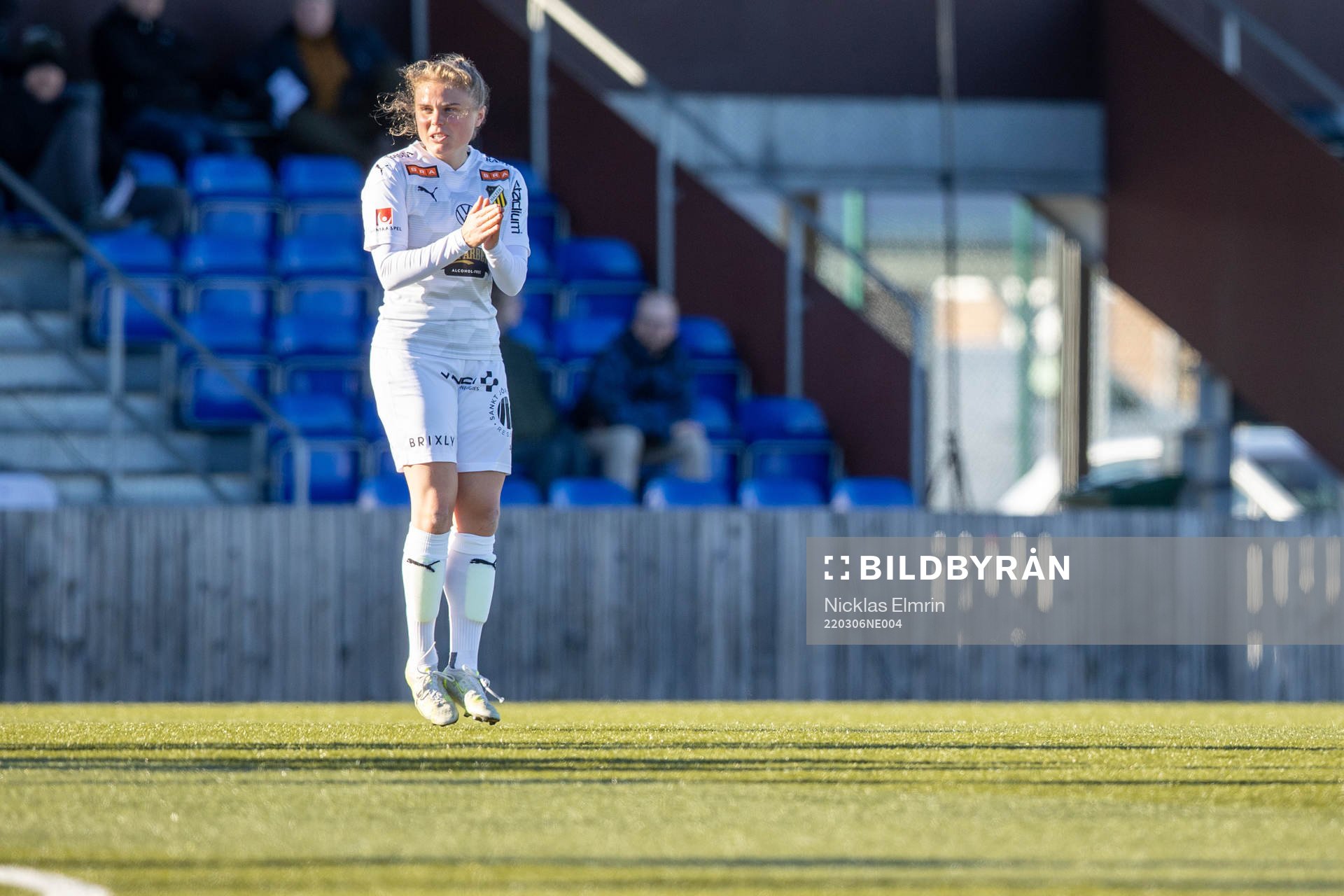 Häckens Agla Maria Albertsdottir jublar