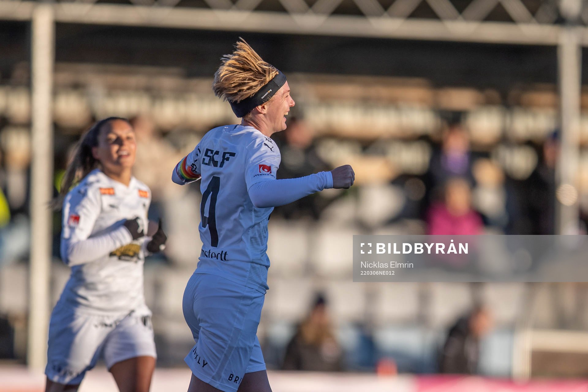 Häckens Luna Nørgaard Gevitz jublar efter 4-0 under fotbollsmatchen i Svenska Cupen mellan Jitex och Häcken den 6 mars 2022 i Mölndal. 