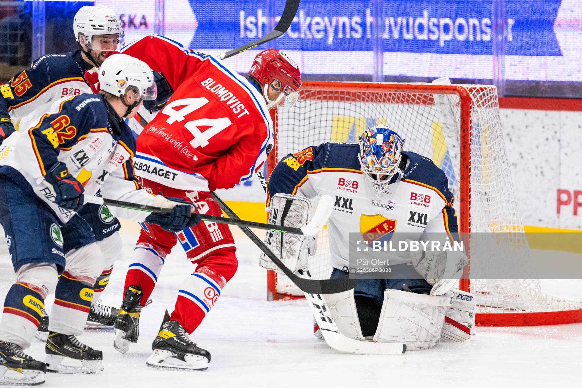 Timrås Jacob Blomqvist och Djurgårdens målvakt Alexander