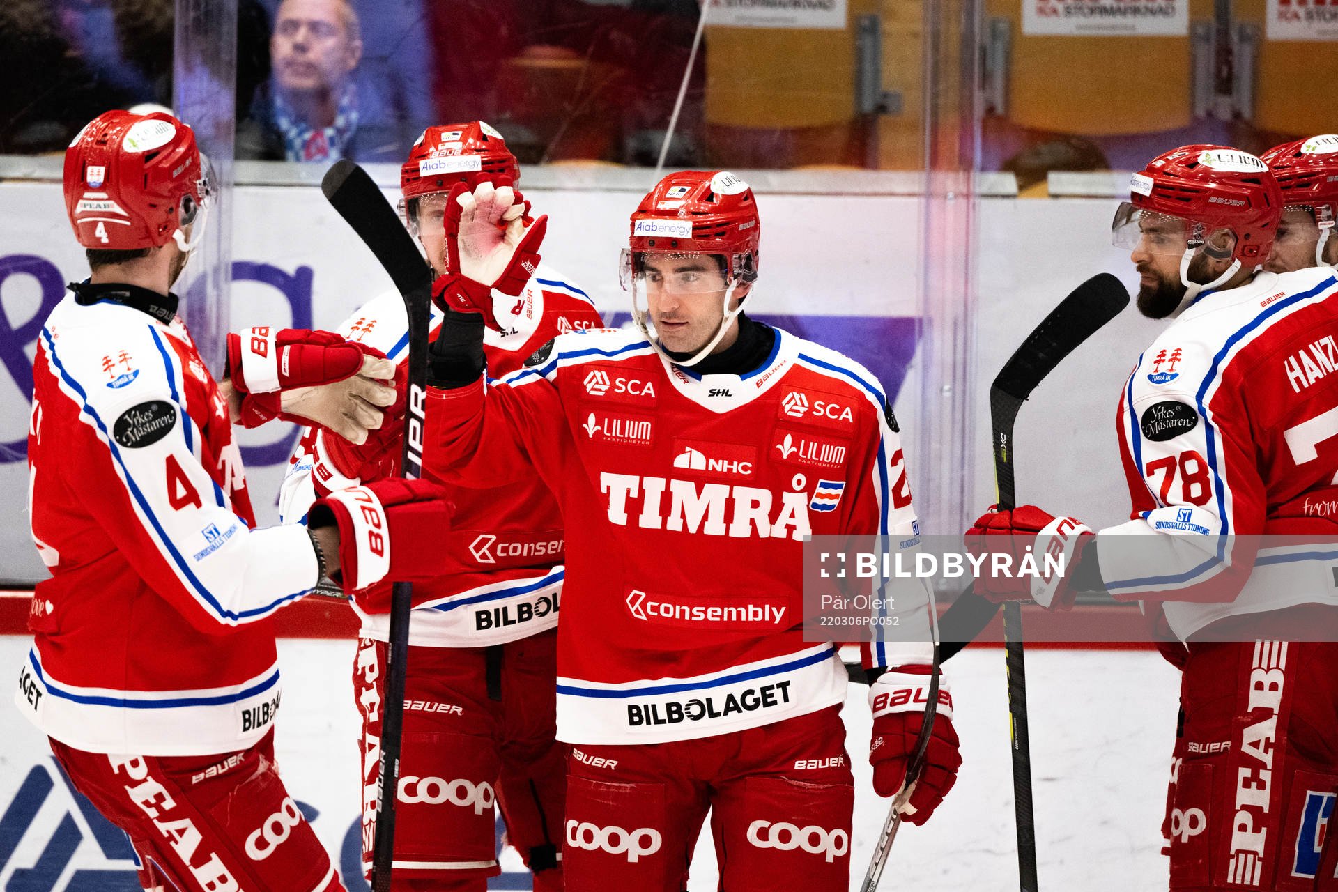 Timrås Joey LaLeggia jublar