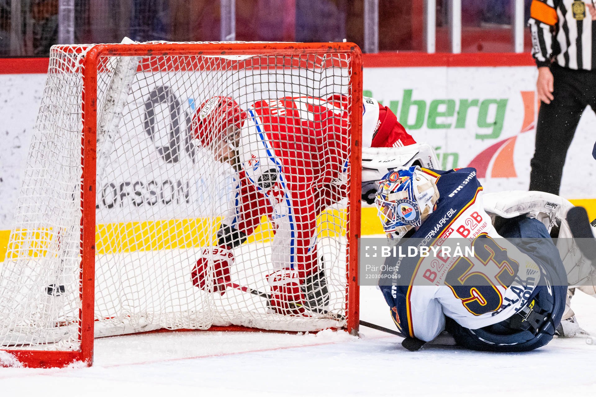 Timrås Robin Hanzl gör 4-4 bakom Djurgårdens målvakt