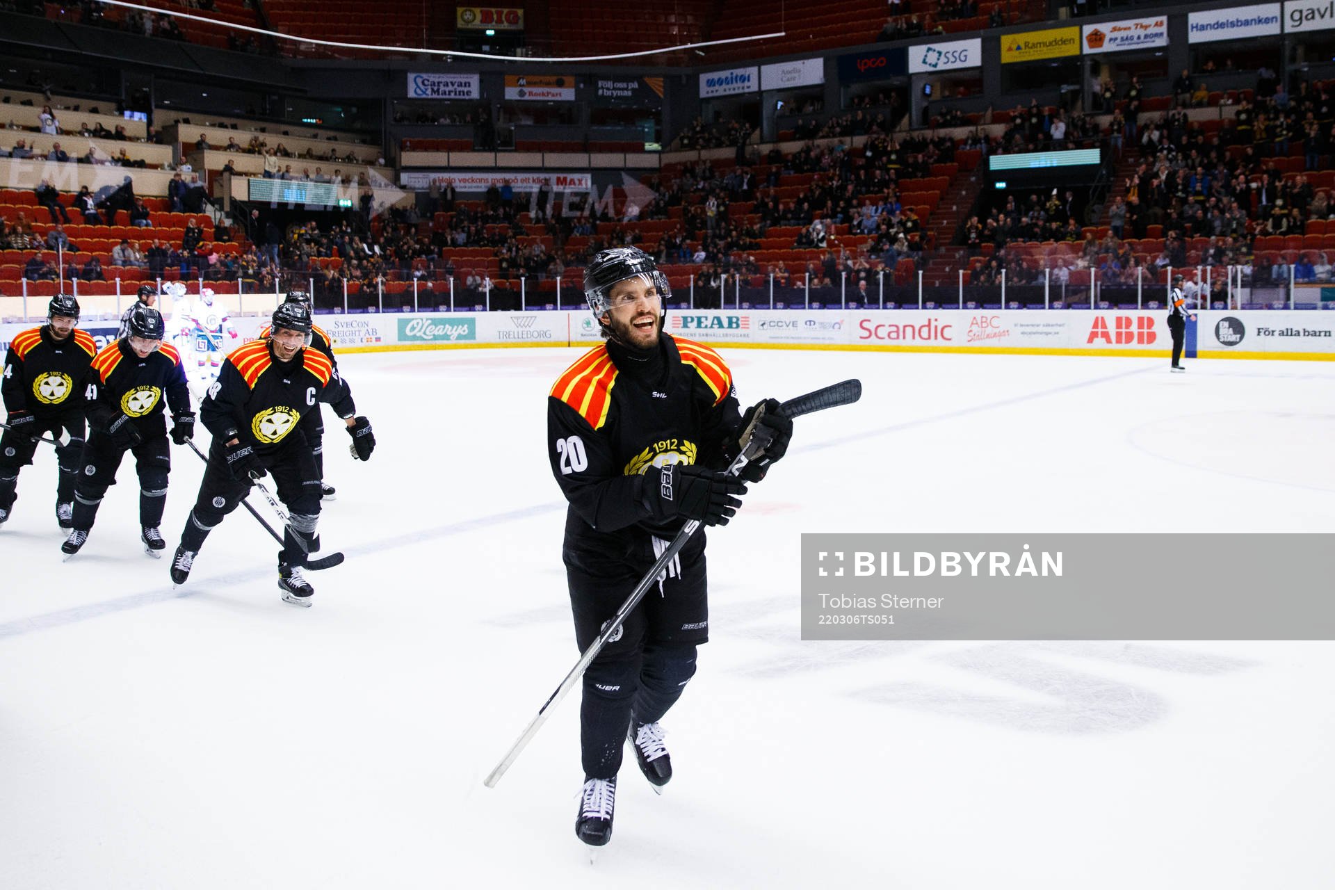 Brynäs Oula Palve jublar
