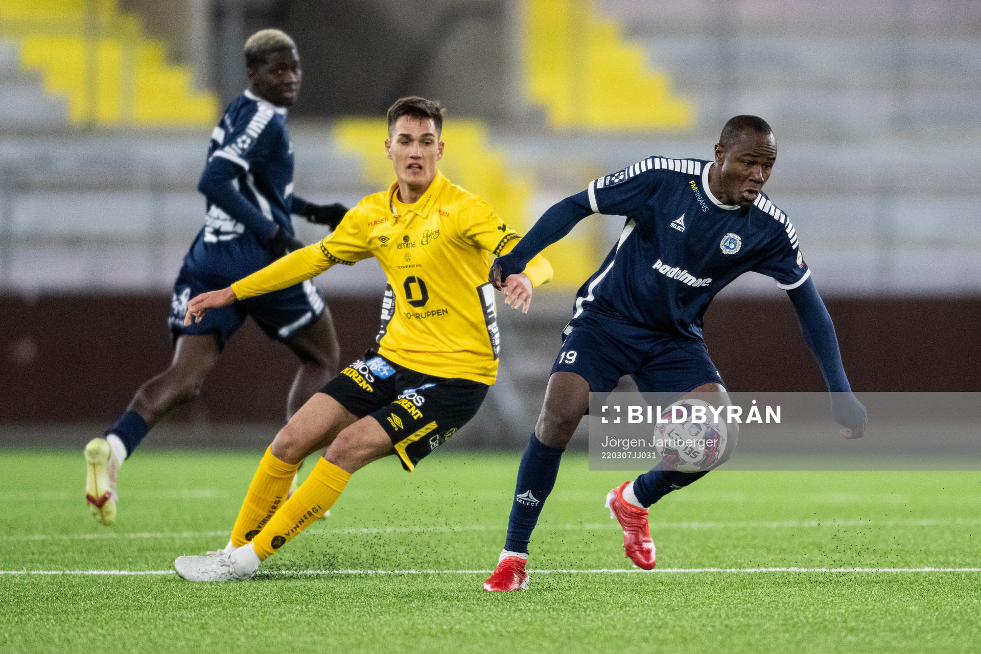 Elfsborgs Amer Jusic och Utsiktens Nsima Peter