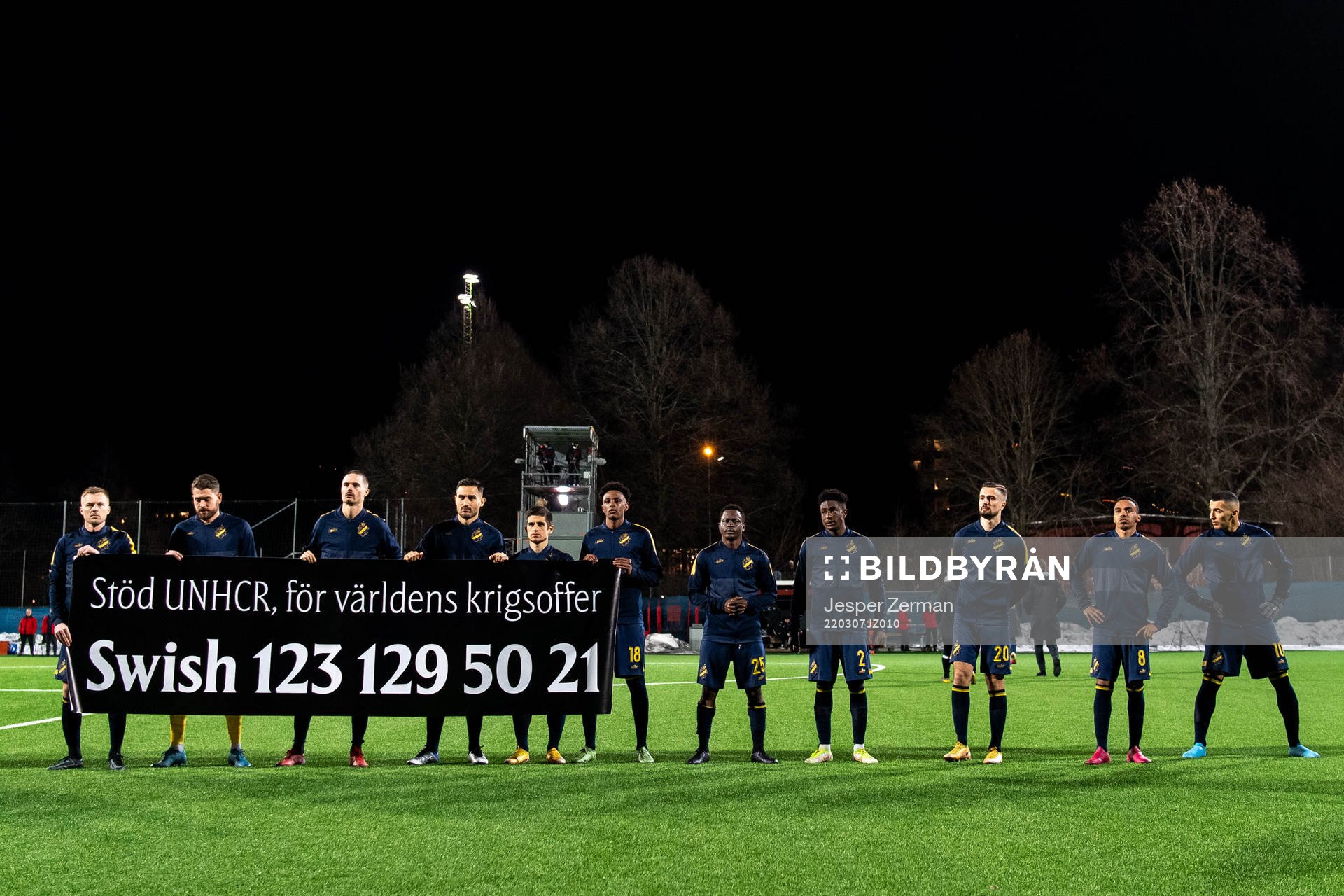 s spelare med banderoll som uppmanar till att skänka