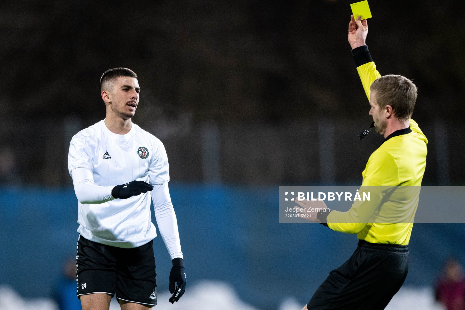 Örebros Hussein Ali varnas av domare Glenn Nyberg