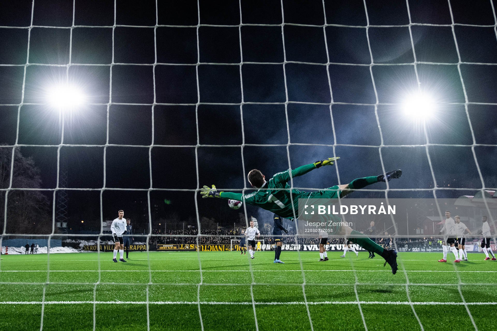 Örebros målvakt Bobby Allain släpper in 1-0 av AIK:s Sebastian Larsson under fotbollsmatchen i Svenska Cupen mellan AIK och Örebro den 7 mars 2022 i Stockholm.