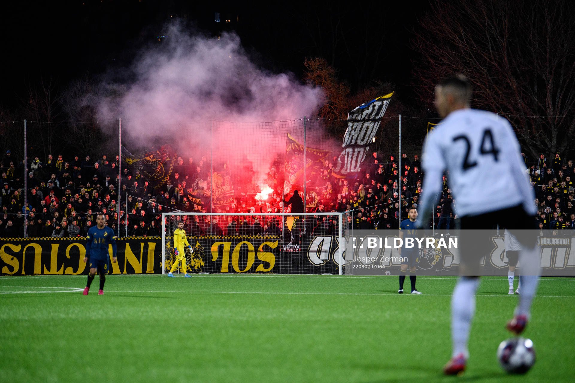 s supportrar bränner bengaler