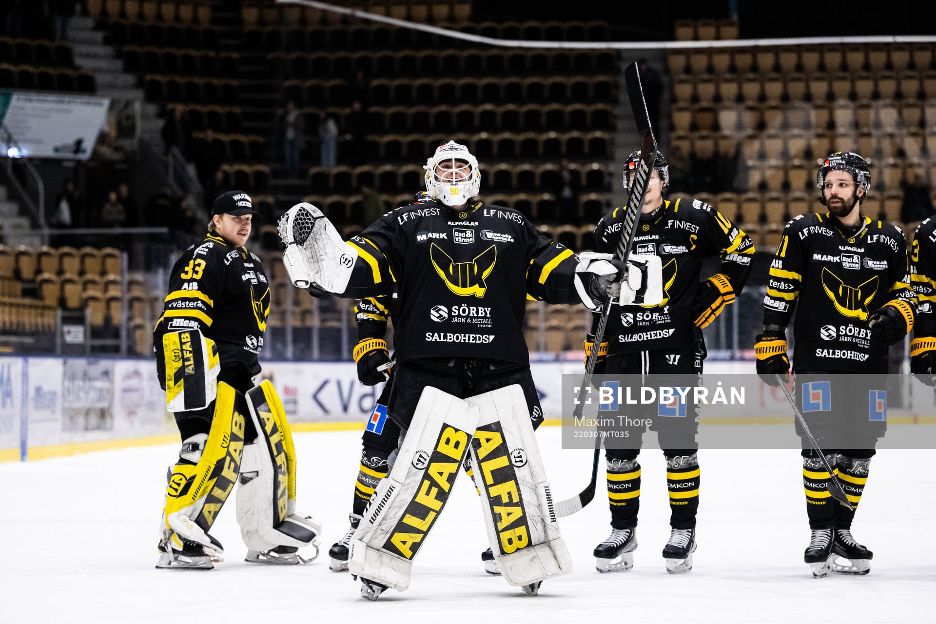 Västerås målvakt Ian Blomquist jublar