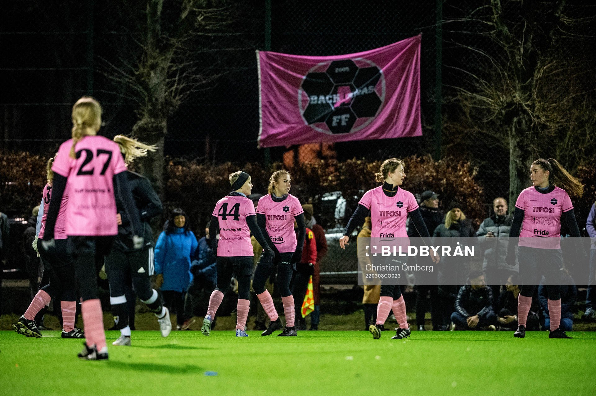 Spelarna under en vänskapsmatch mellan Backarna och Las Presidentas den 8 mars 2022 i Malmö. 