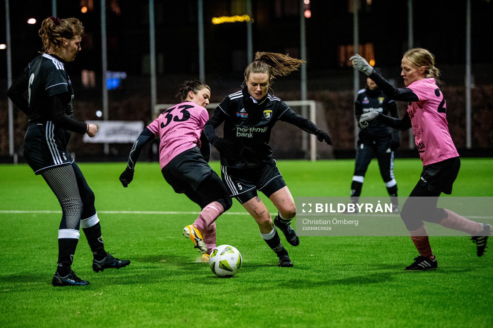 Spelarna under en vänskapsmatch mellan Backarna och Las Presidentas den 8 mars 2022 i Malmö. 
