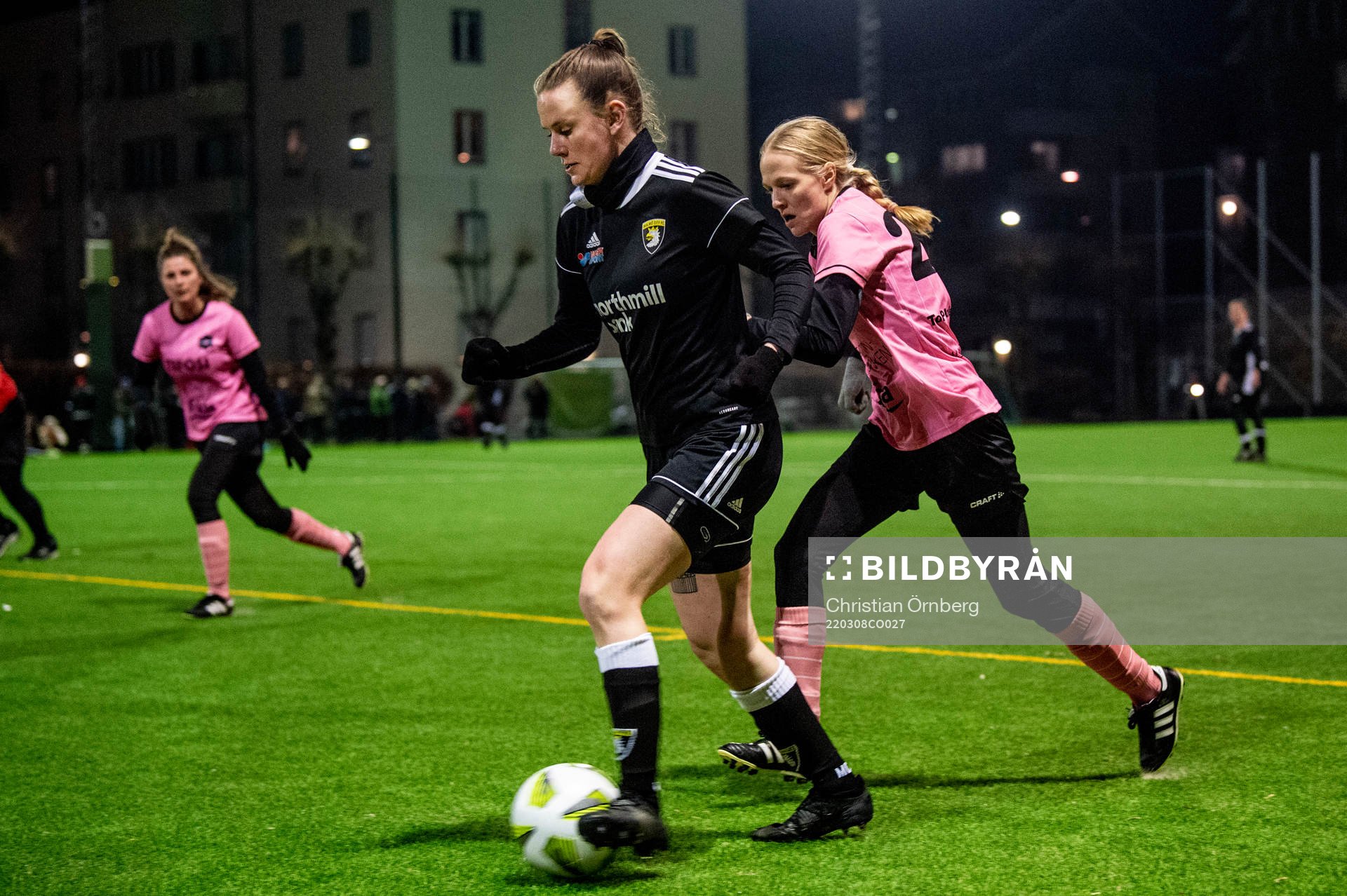 Spelarna under en vänskapsmatch mellan Backarna och Las Presidentas den 8 mars 2022 i Malmö. 