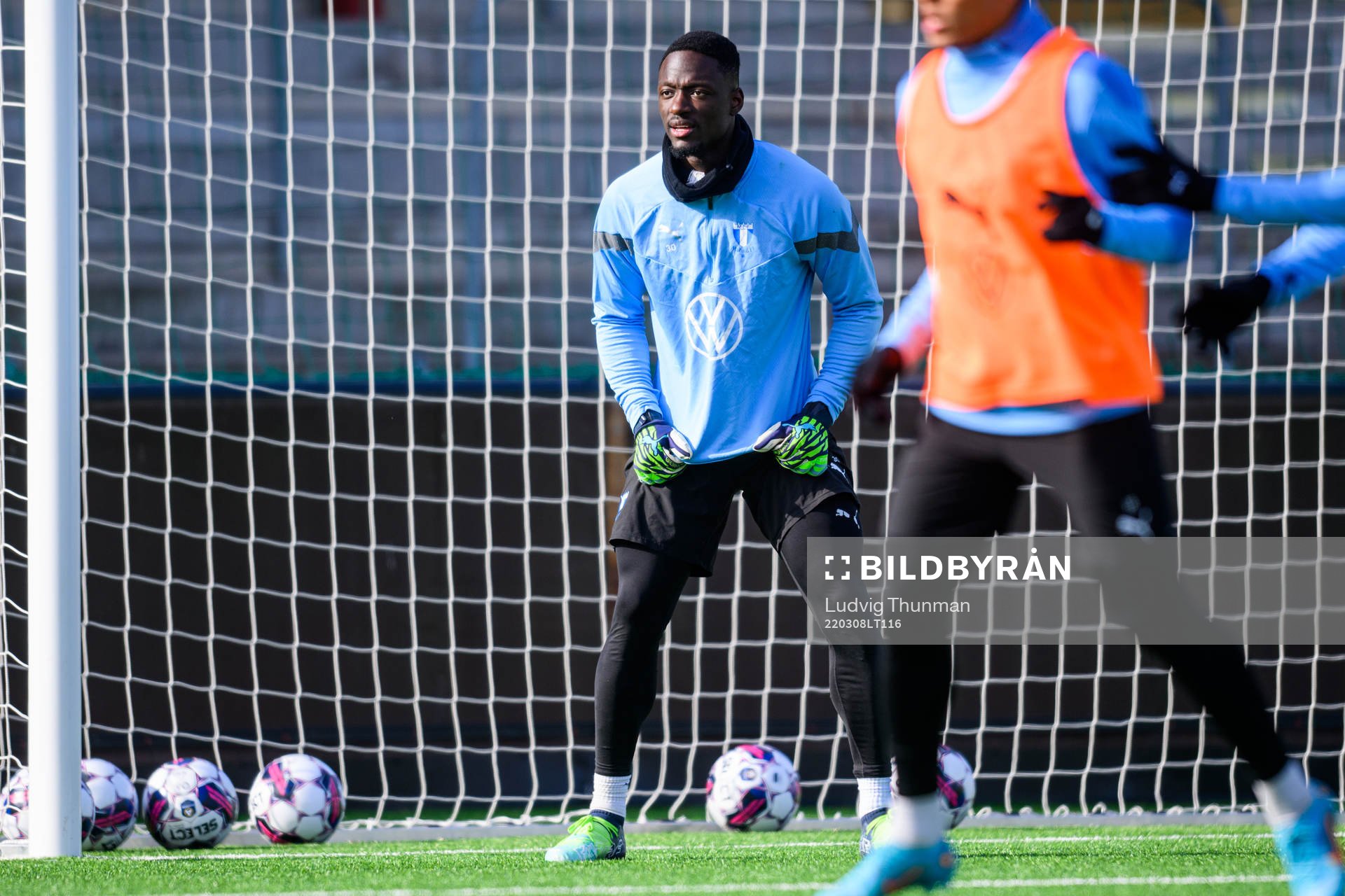 Målvakt Ismael Diawara under en fotbollsträning med Malmö FF den 8 mars 2022 i Malmö. 