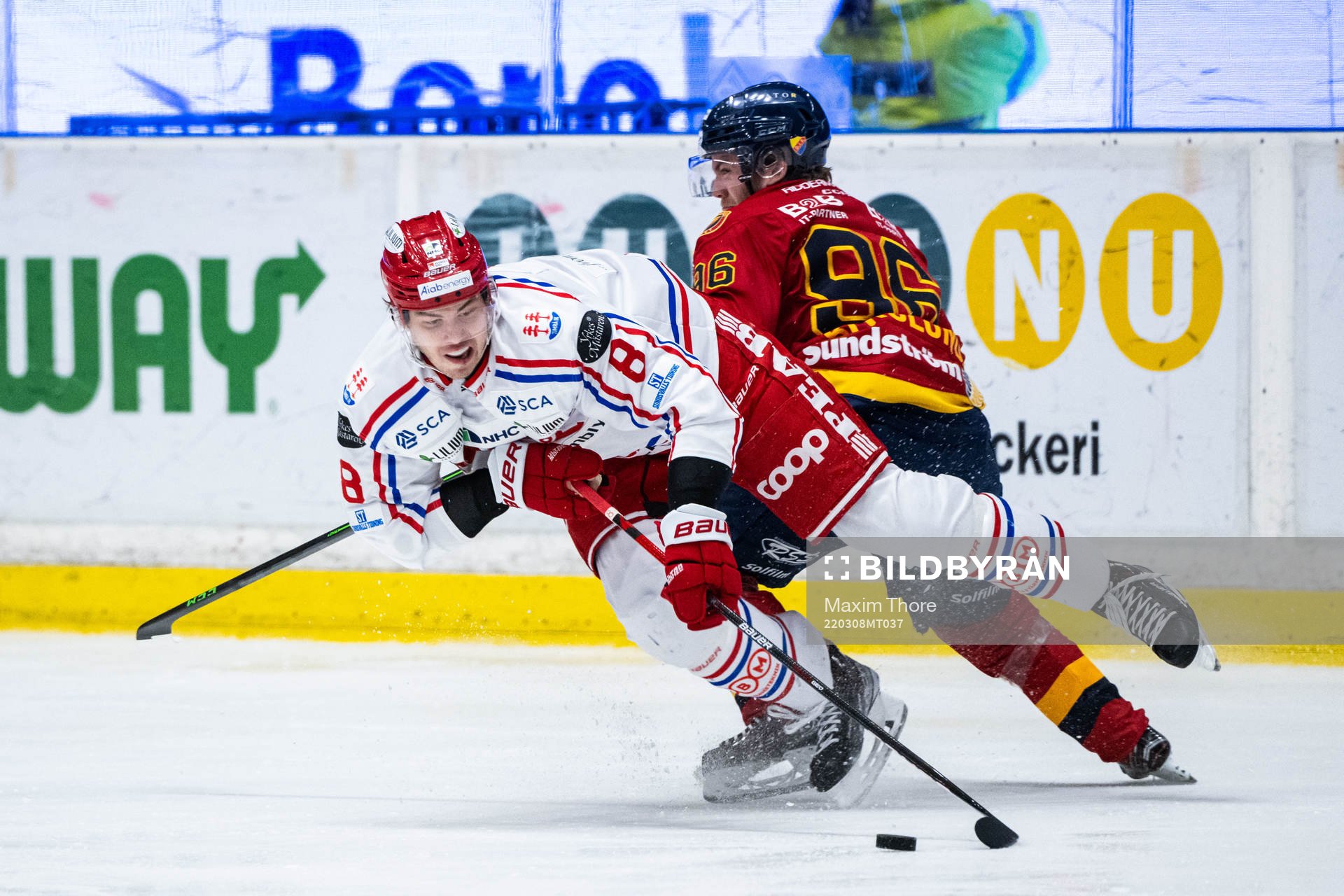 Timrås Jens Lööke och Djurgårdens Emil Berglund