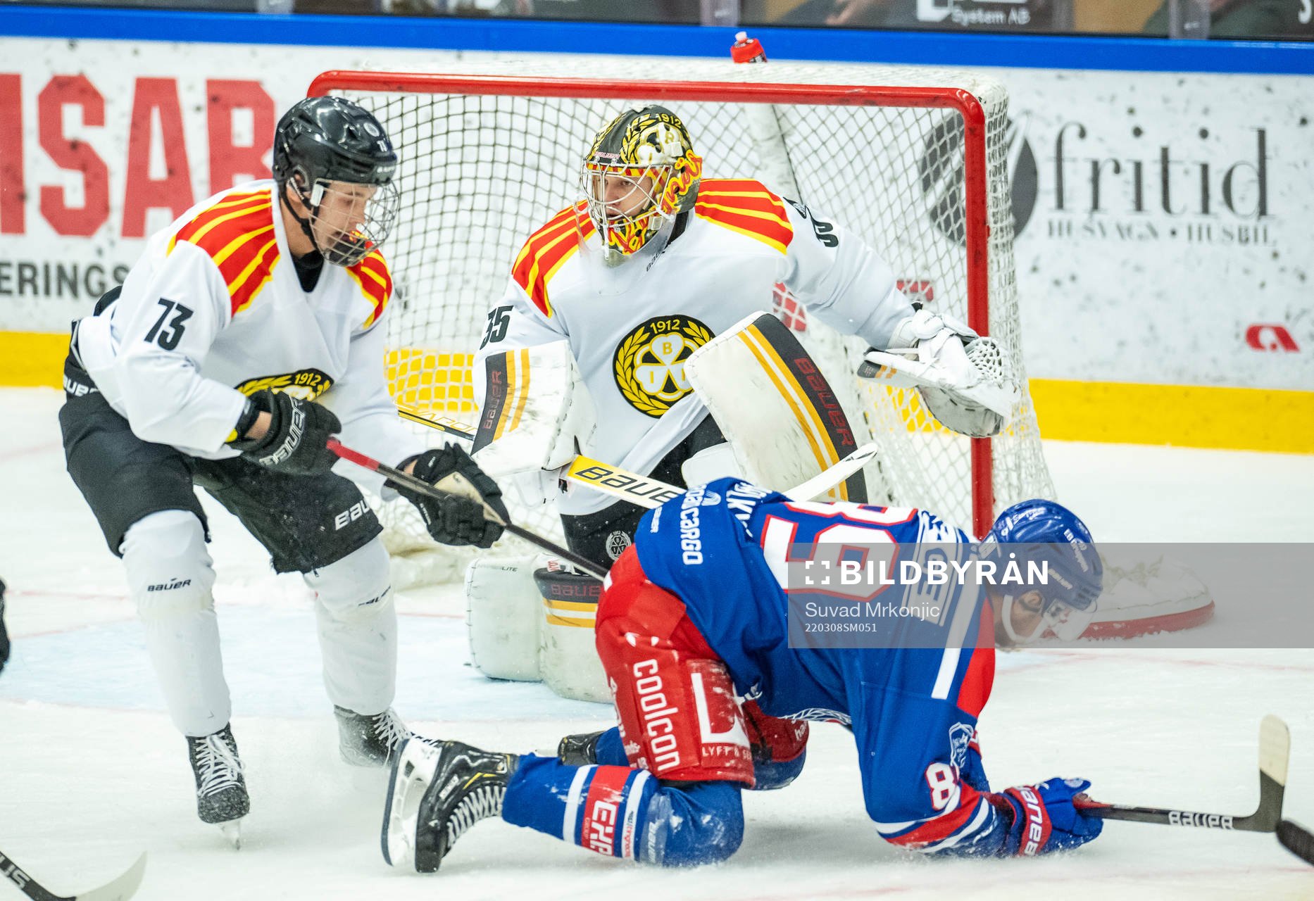 Brynäs Theo Lindstein och målvakt Veini Vehviläinen samt