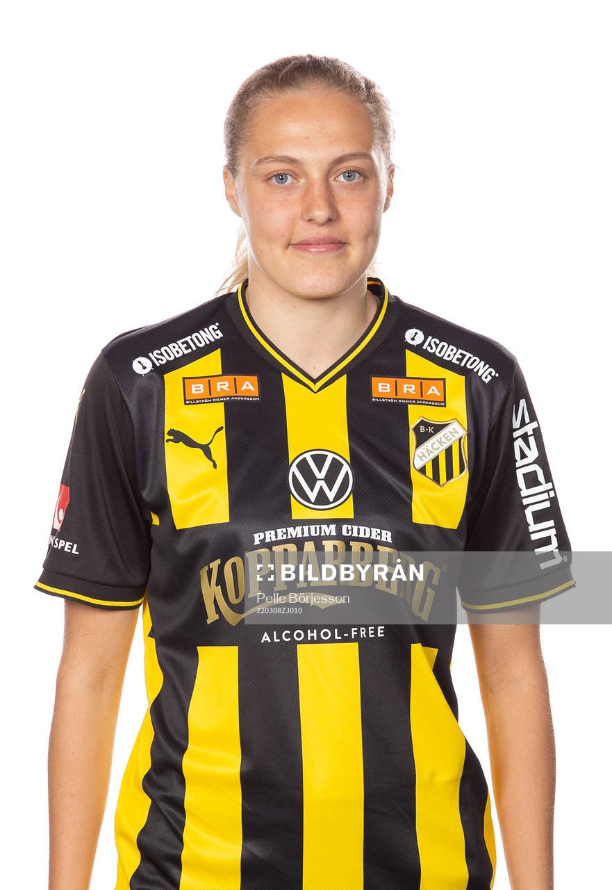 Häckens Elma Junttila-Nelhage poserar för ett porträtt den 8 mars 2022 i Göteborg.